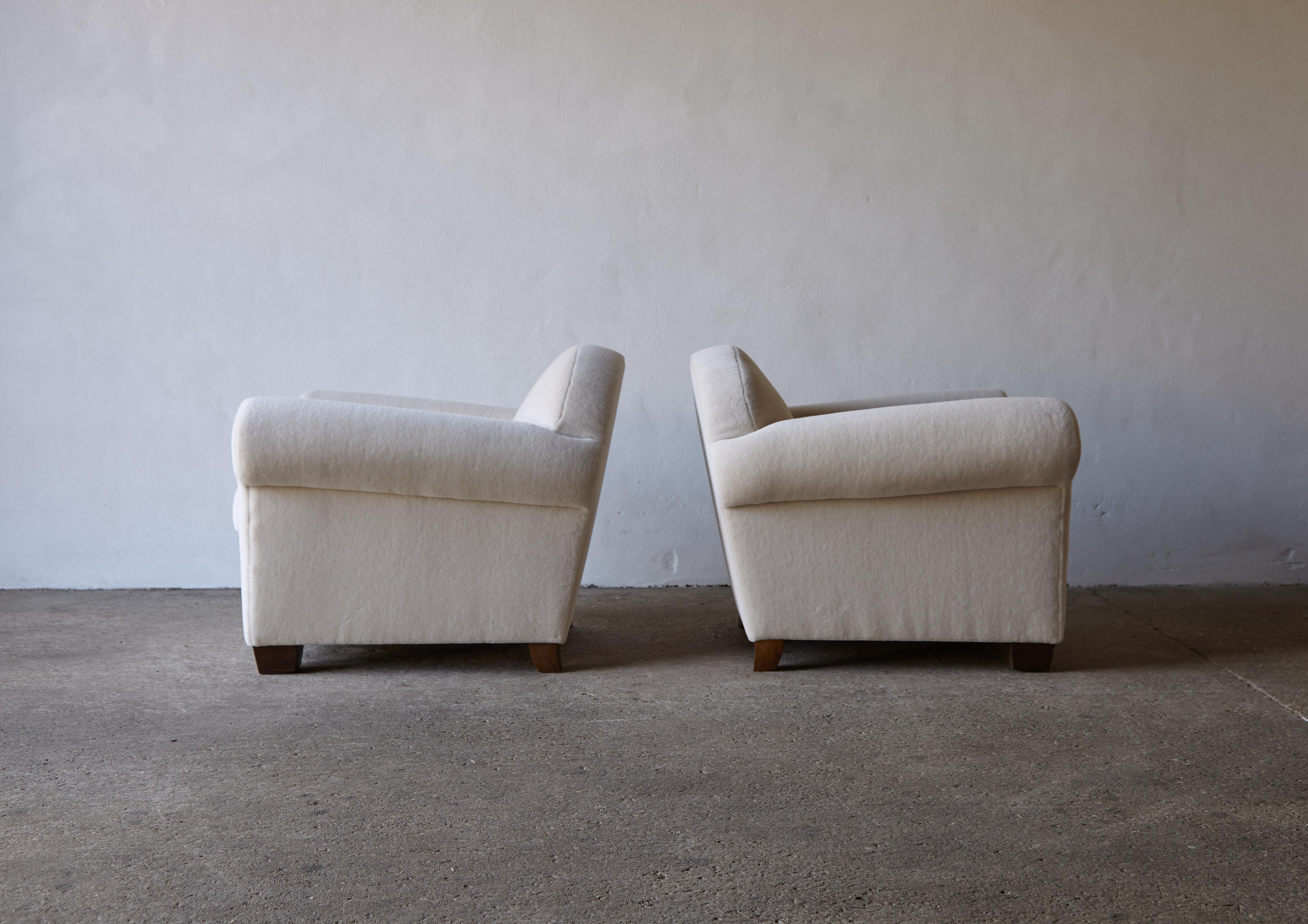 An elegant pair of modern armchair, upholstered in pure alpaca wool. High quality hand-made beech frames and newly upholstered in an off white premium 100% alpaca. Fast shipping worldwide.

