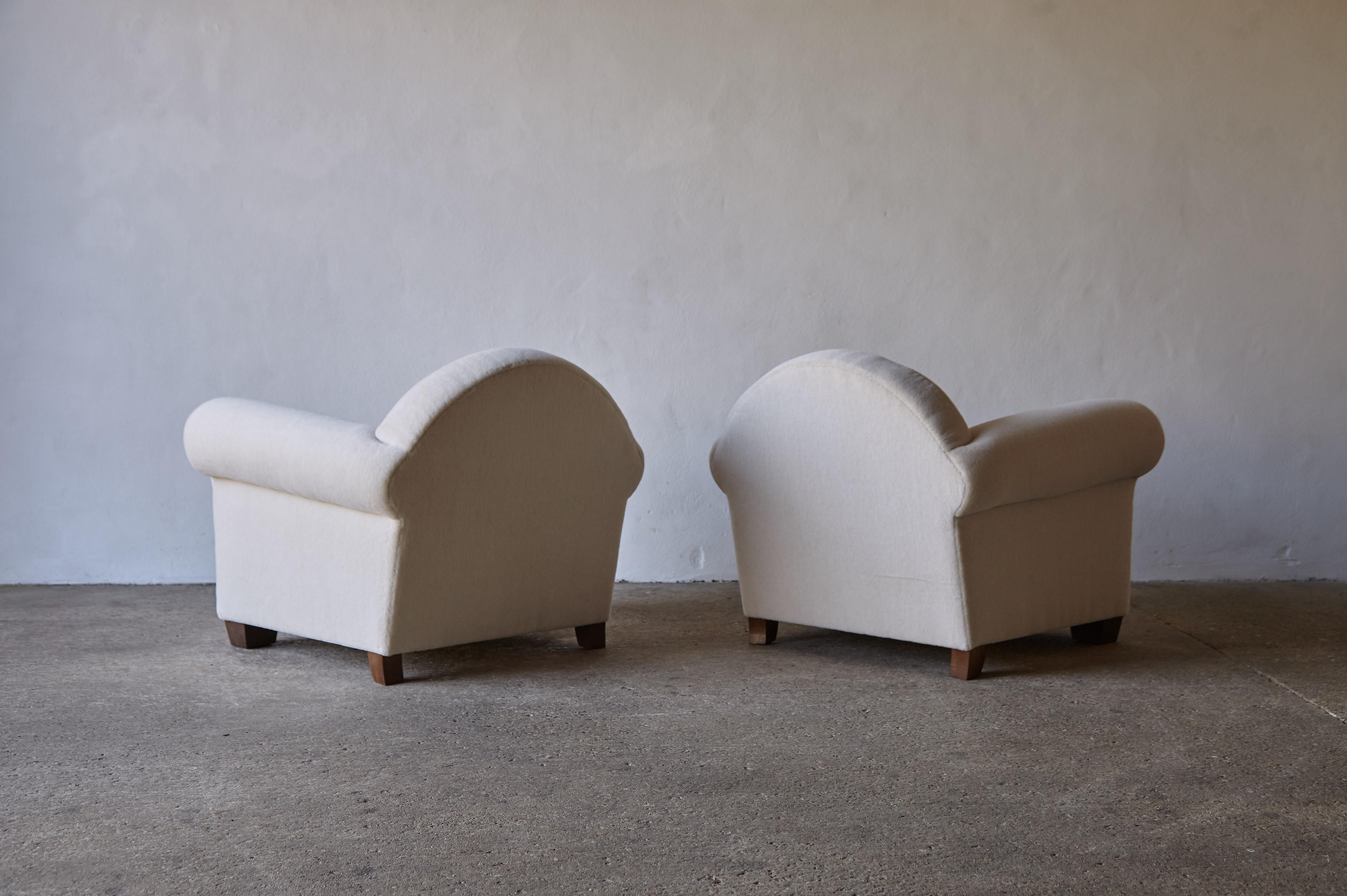 Art déco Paire de fauteuils élégants, tapissés en pure alpaga en vente