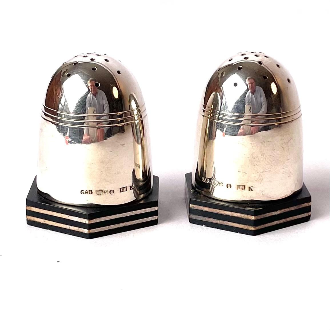 Mid-20th Century Elegant Pair of Art Deco Silver and Bakelite Salt Shakers from 1935 For Sale