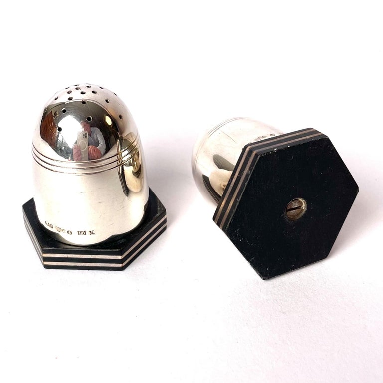 Elegant Pair of Art Deco Silver and Bakelite Salt Shakers from 1935 For Sale 2