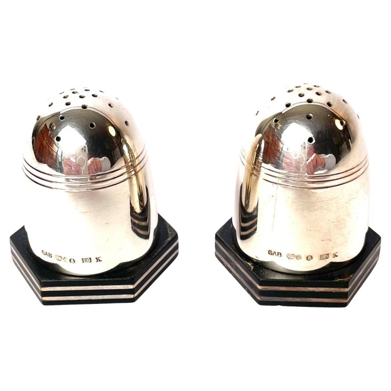 Elegant Pair of Art Deco Silver and Bakelite Salt Shakers from 1935 For Sale