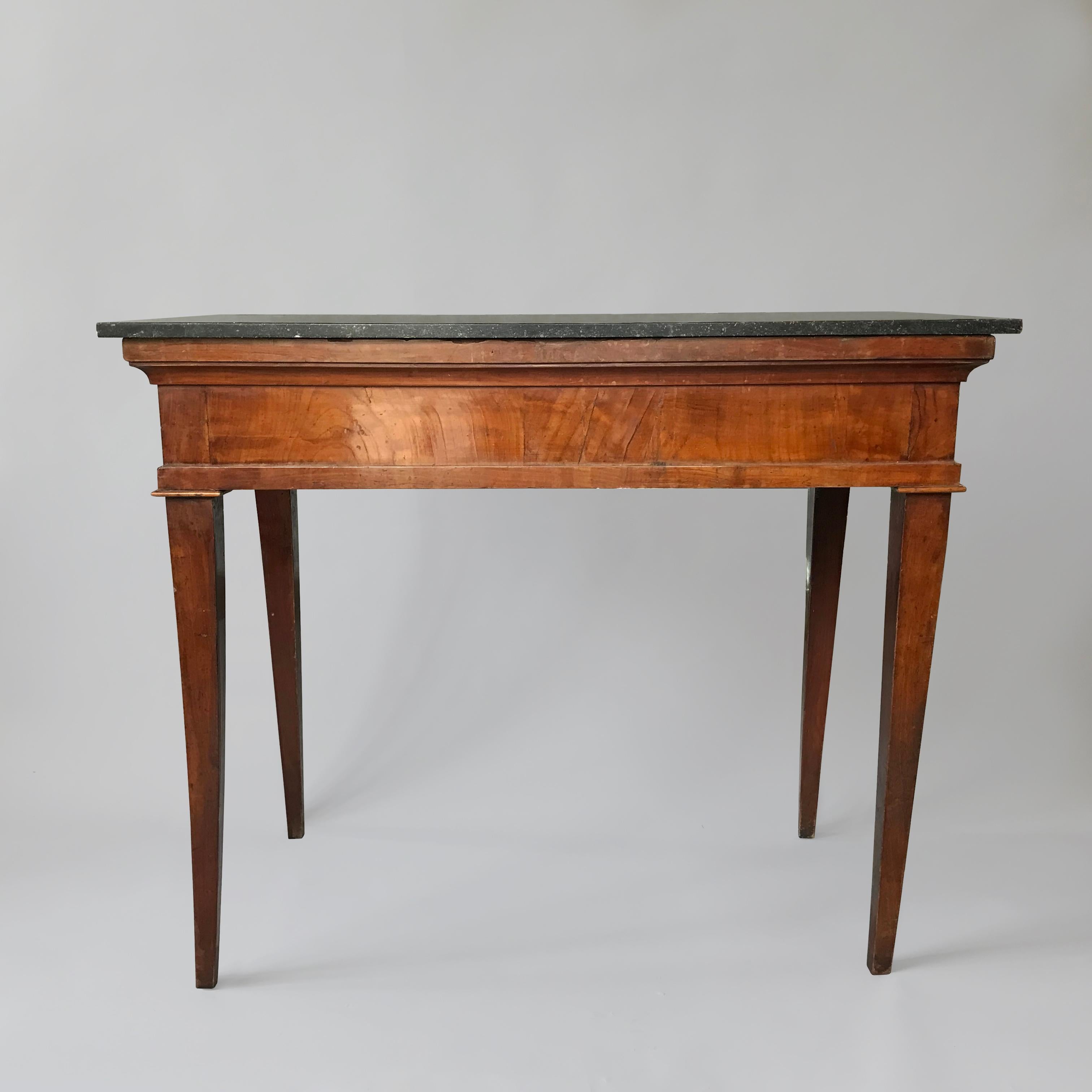 Elegant Pair of C19th Italian Walnut Console Tables In Good Condition In London, GB