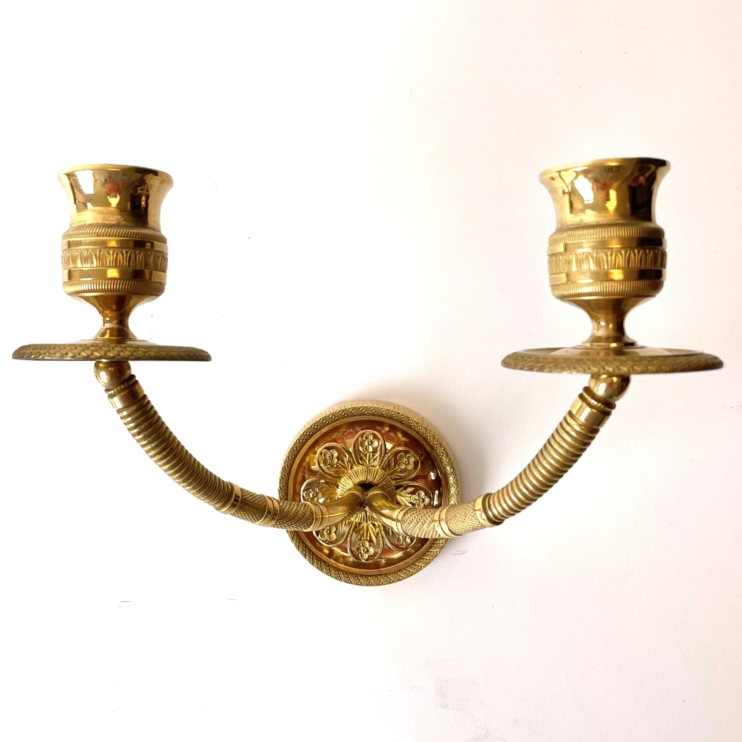 French Elegant Pair of Empire Appliques in Gilt Bronze from Early 19th Century For Sale