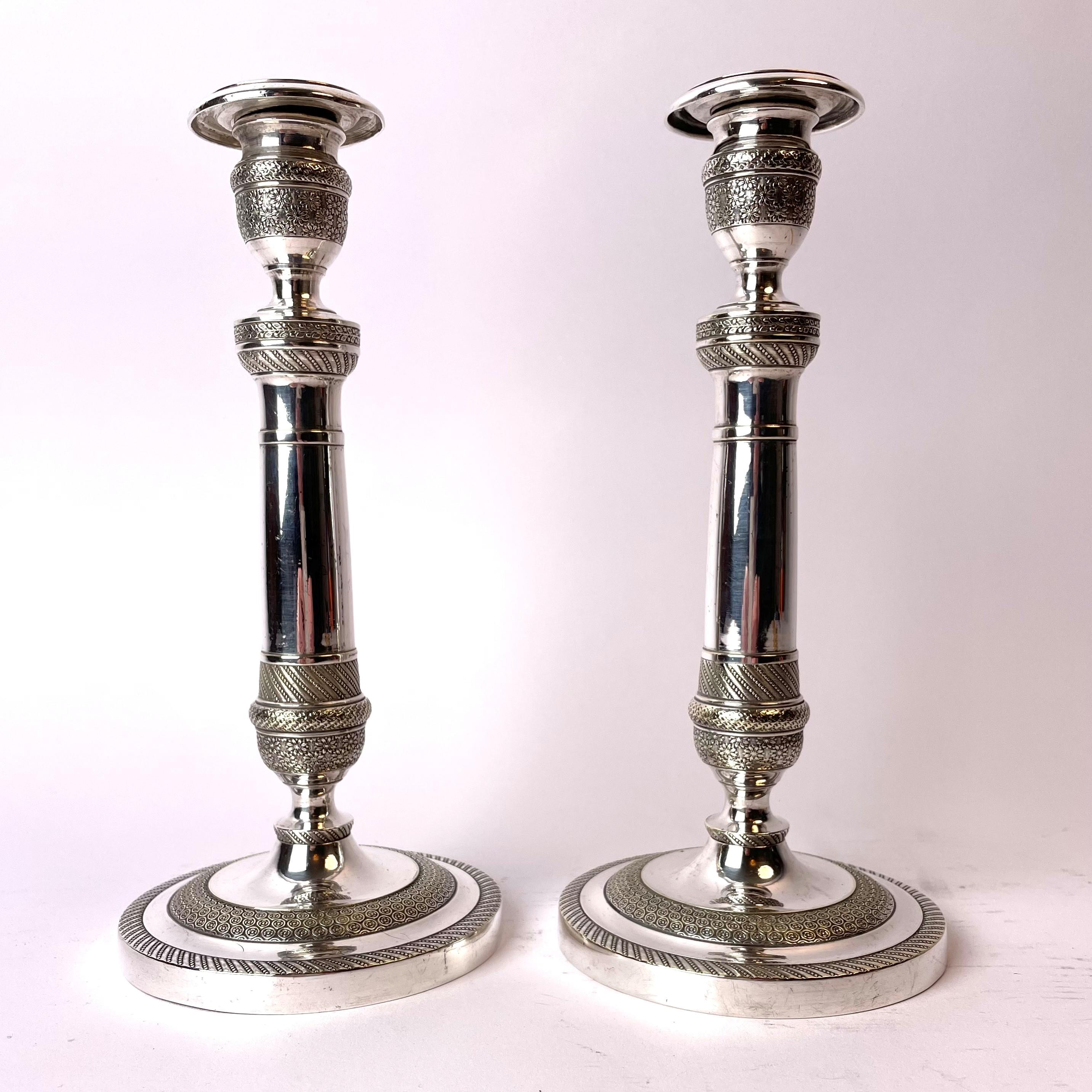An Elegant pair of candlesticks in Argent haché. French Empire, early 19th Century. Beautifully decorated (see pictures)


Wear consistent with age and use.