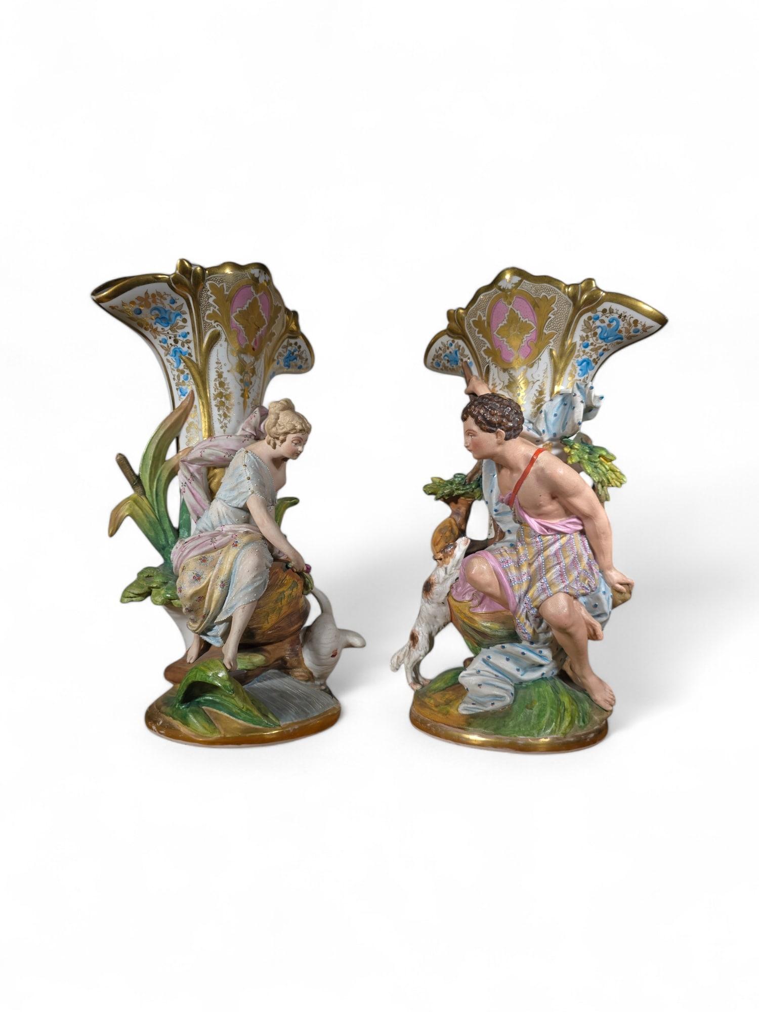 An elegant pair of French porcelain vases, circa 1860 For Sale 1