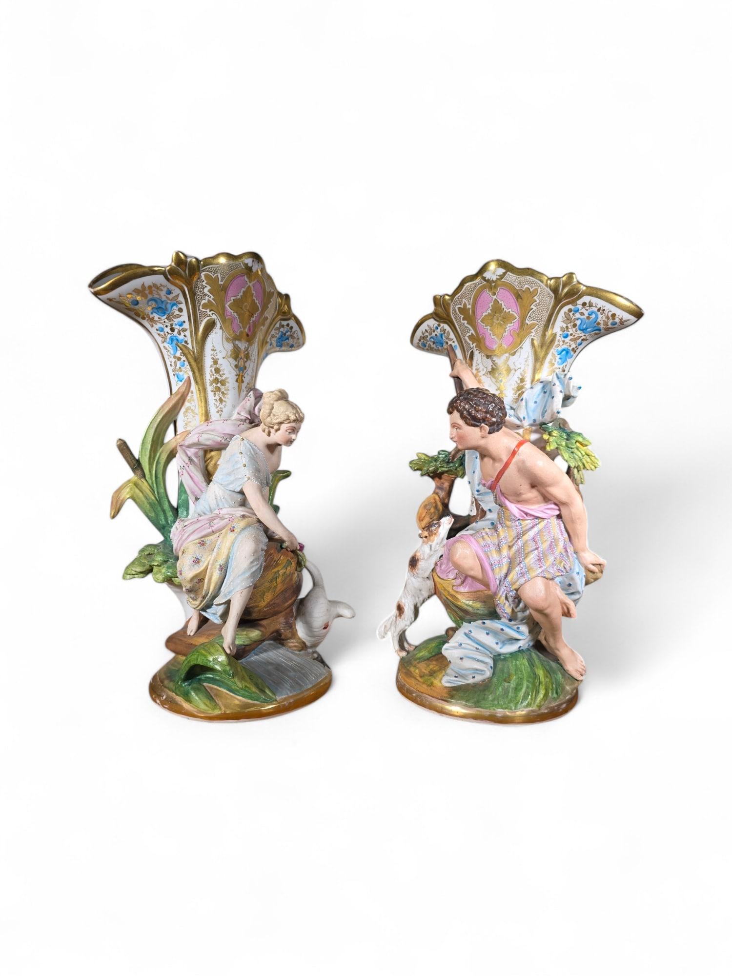 An elegant pair of French porcelain vases, circa 1860 For Sale 2