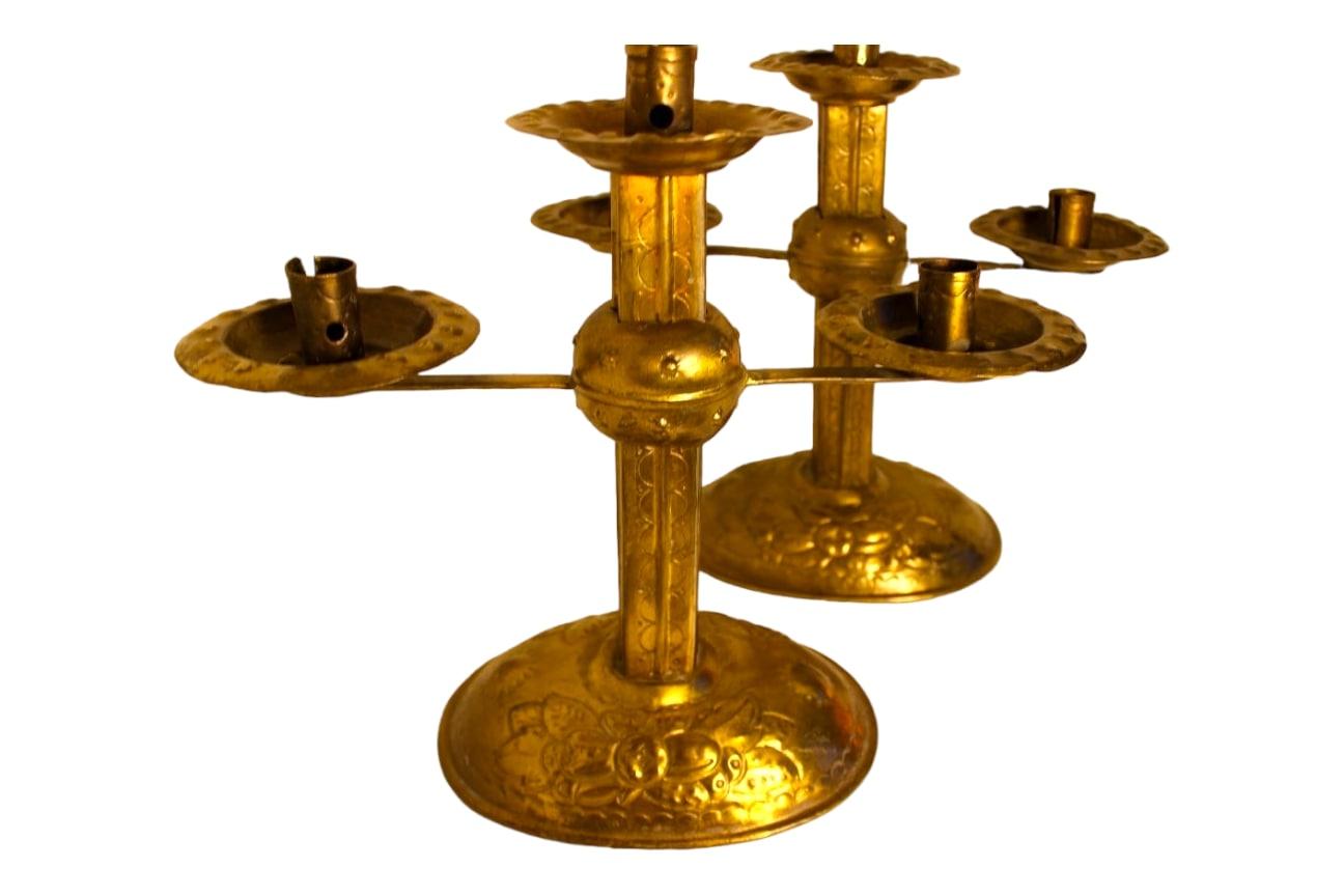 An elegant pair of gilded copper candlesticks from the 19th century  For Sale 2