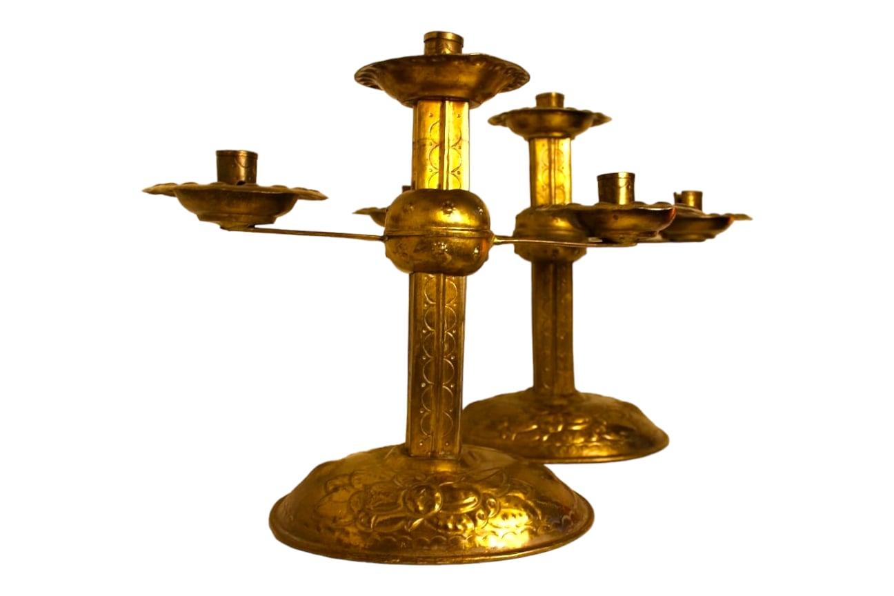 An elegant pair of gilded copper candlesticks from the 19th century  For Sale 3