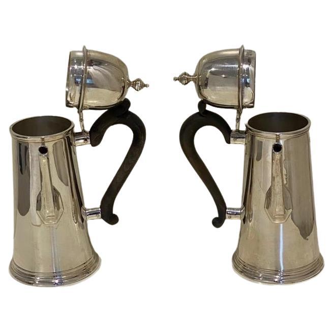 Elegante par de chocolateras escocesas de plata de ley Circa 1904 Queen Anne en venta