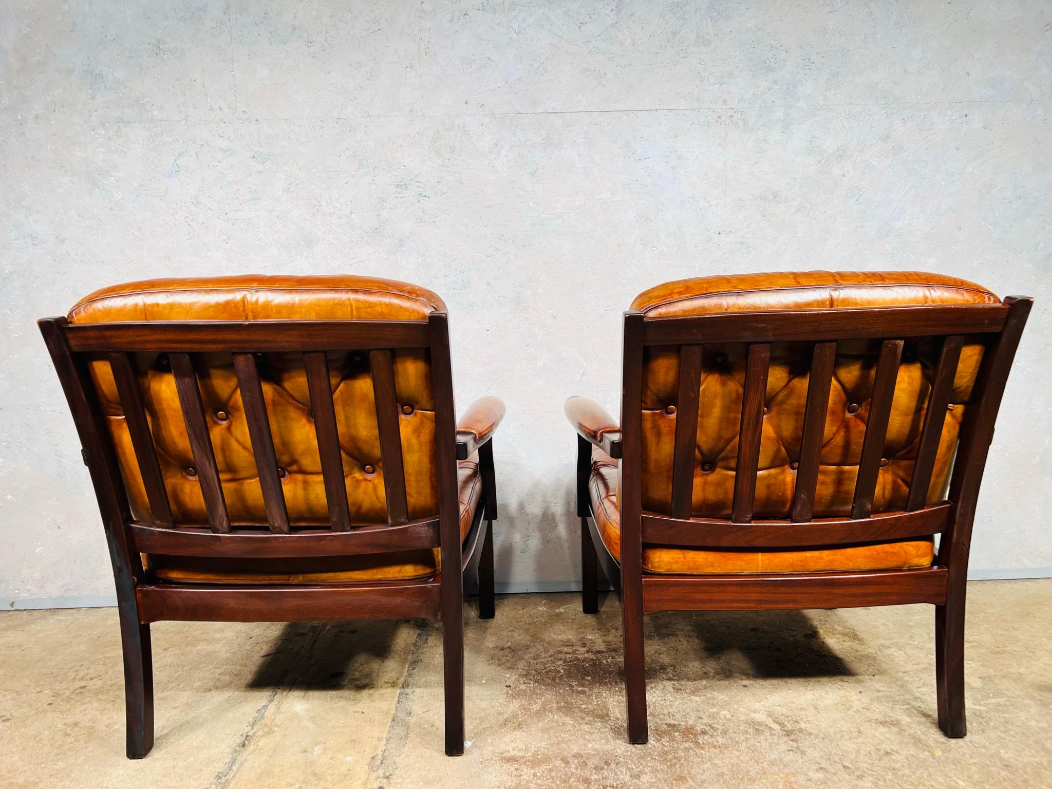 Une élégante paire de fauteuils danois vintage en cuir brun clair n°734 en vente 8
