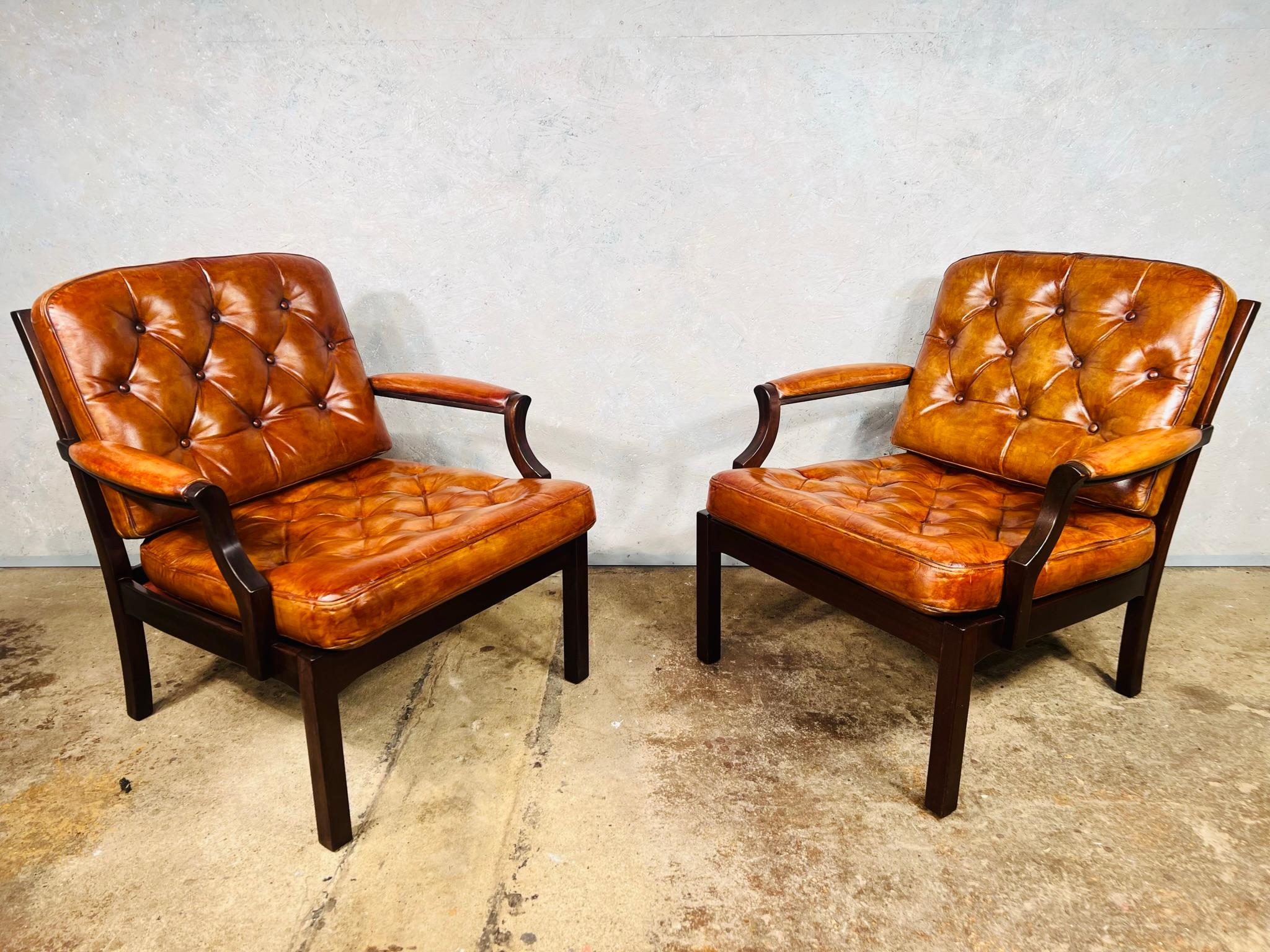 Une élégante paire de fauteuils danois vintage en cuir brun clair n°734 Bon état - En vente à Lewes, GB