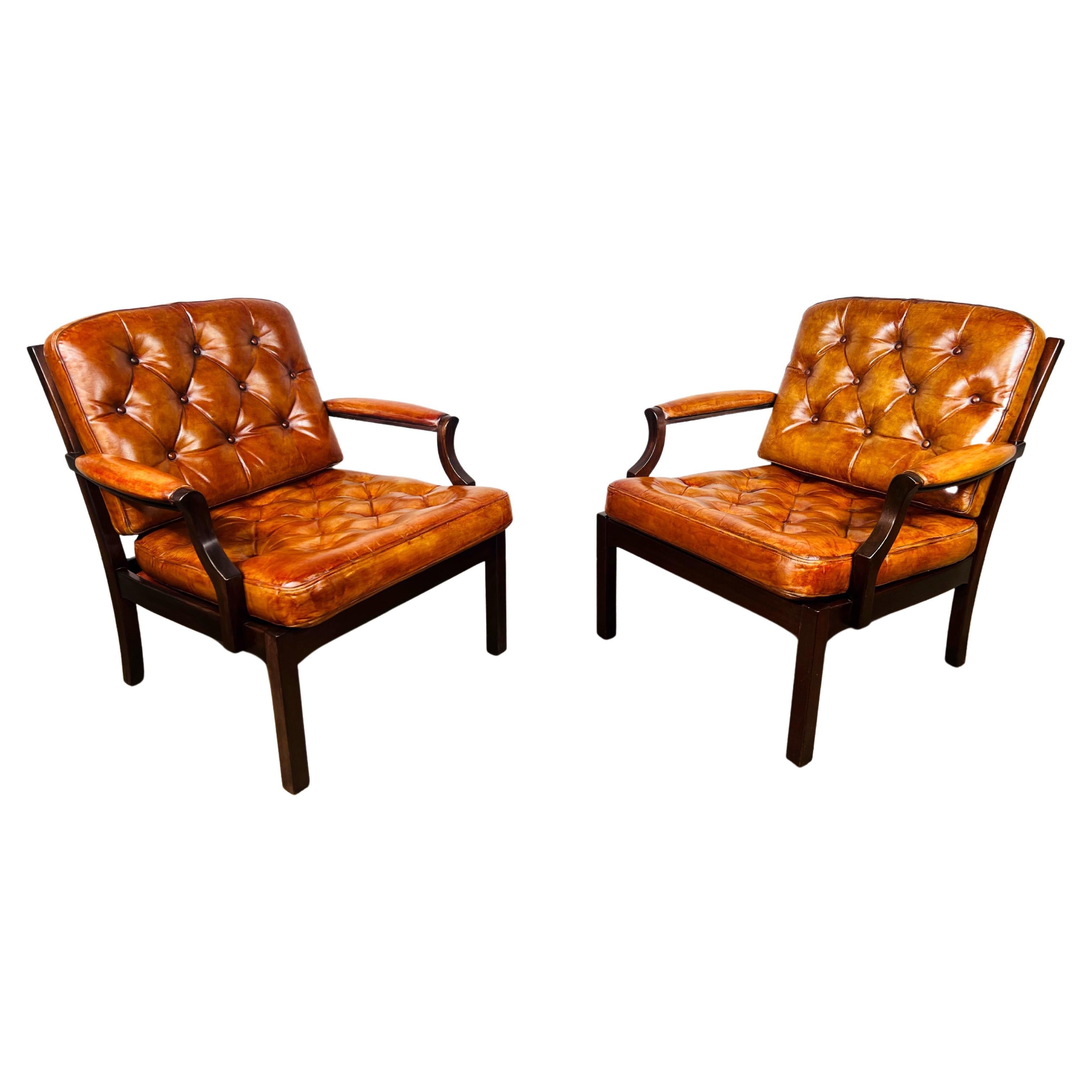 Une élégante paire de fauteuils danois vintage en cuir brun clair n°734 en vente