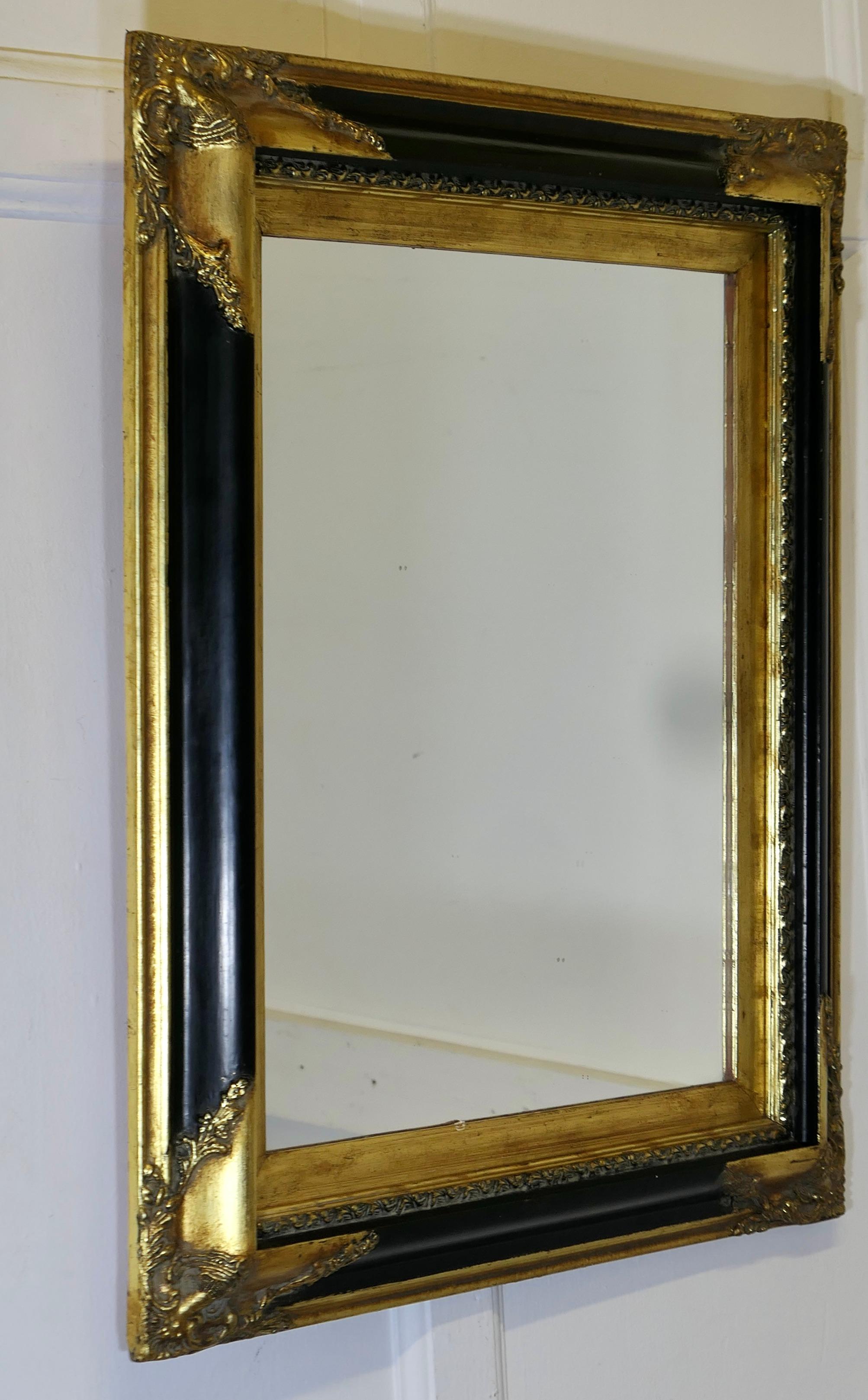 Ein eleganter vergoldeter und schwarzer Wandspiegel aus der Regency-Zeit  Dies ist ein Stück von hervorragender Qualität, t im Angebot 1