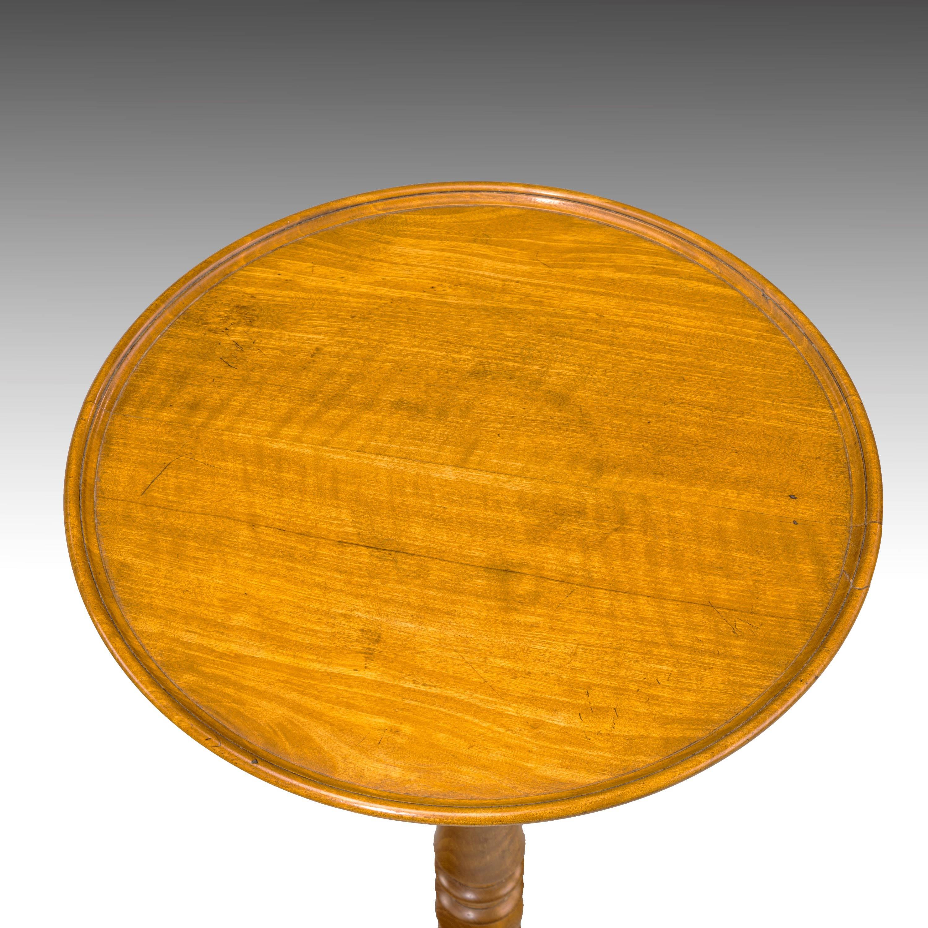 Elegant Regency Period Satinwood Occasional Wine Table In Good Condition In Peterborough, Northamptonshire