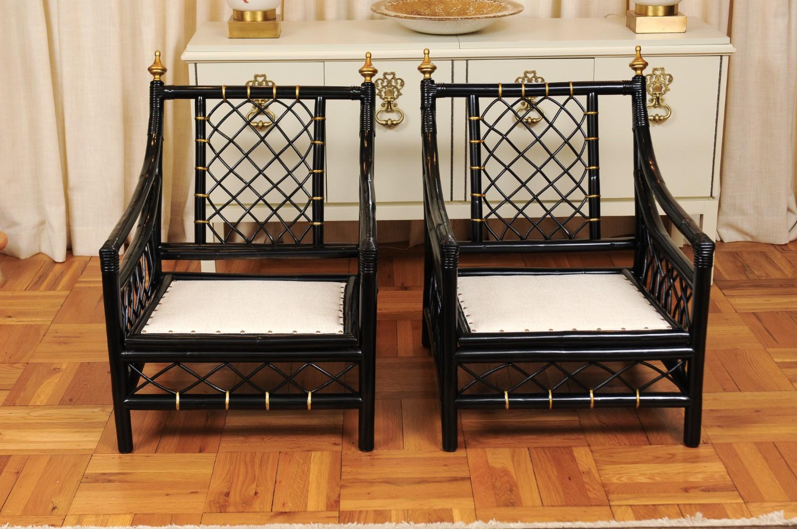 Paire d'élégants fauteuils de salon trônes restaurés par Willow and Reed, vers 1955 en vente 9