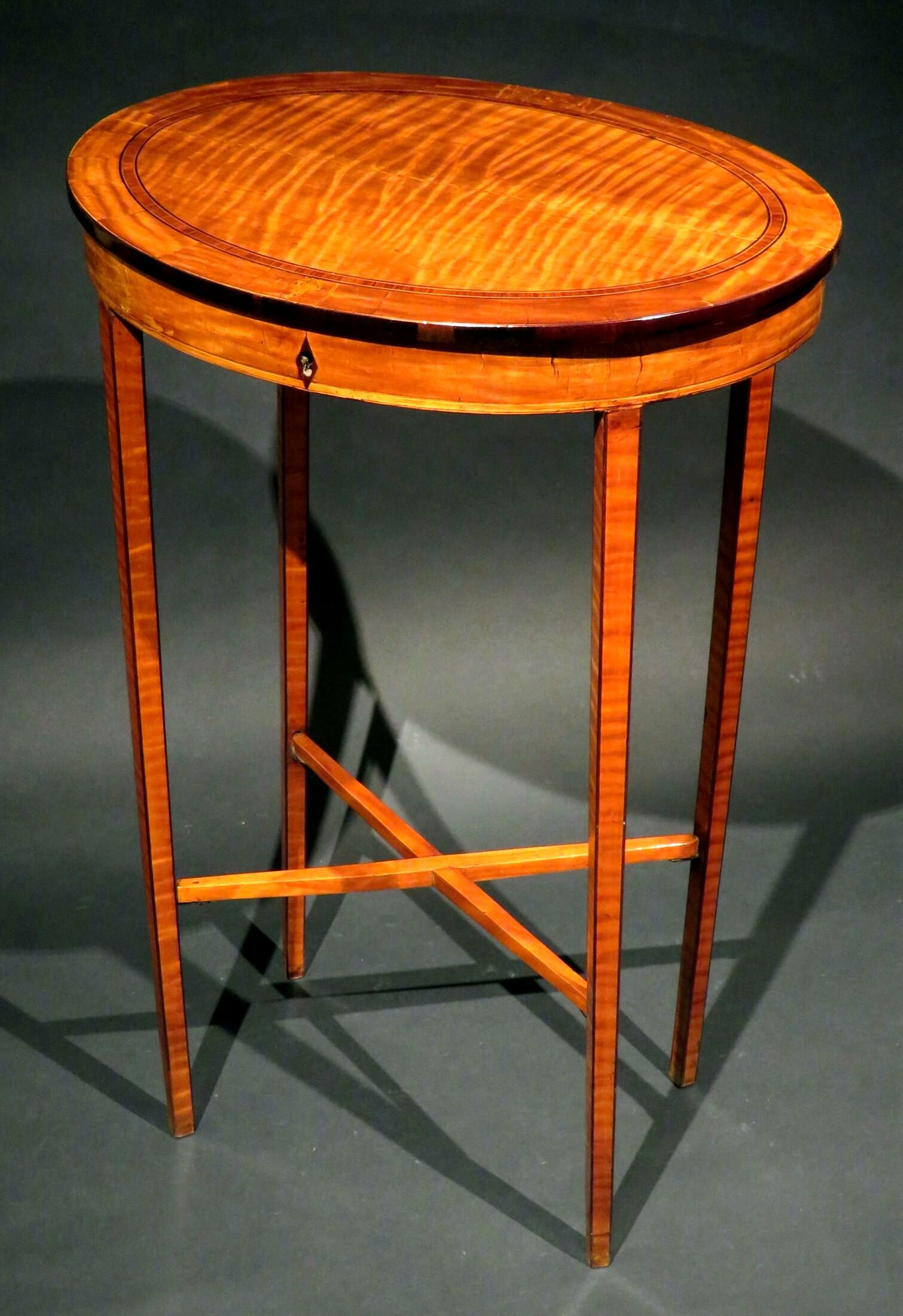 XIXe siècle Remarquable table de travail en bois de satin, style néo- Sheraton, Angleterre, vers 1890 en vente