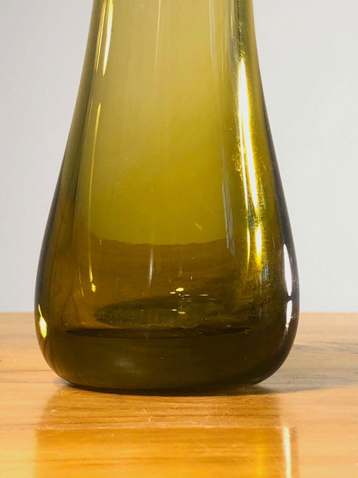 A MID-CENTURY-MODERN Blown GLASS VASE by CLAUDE MORIN, DIEULEFIT, France 1970 In Good Condition For Sale In PARIS, FR