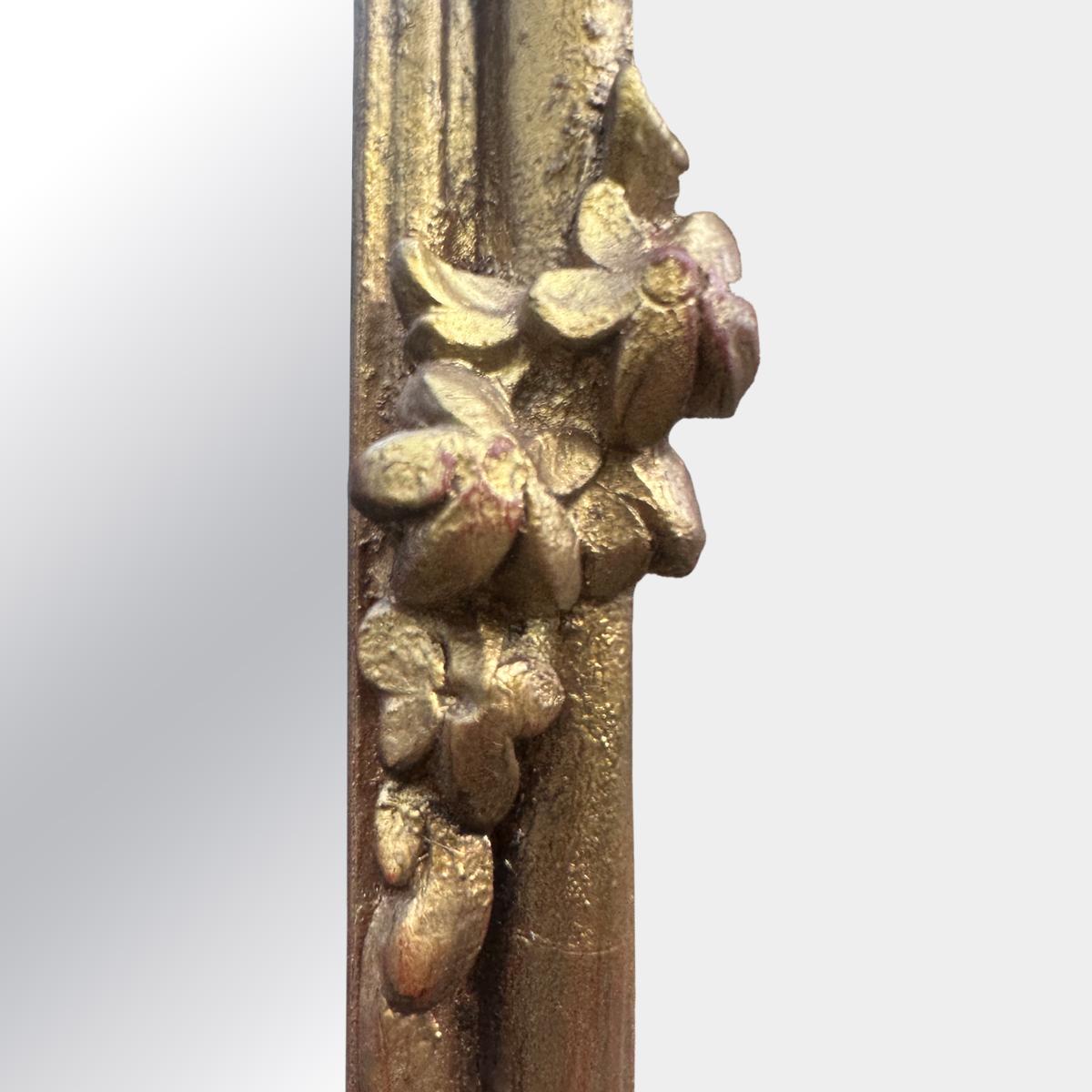 XIX secolo Un elegante specchio alto Antique French con doratura in oro in vendita