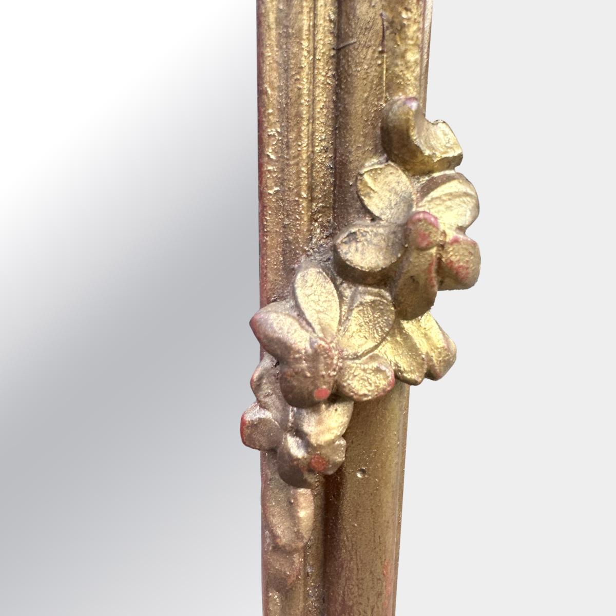 Un elegante specchio alto Antique French con doratura in oro in vendita 1