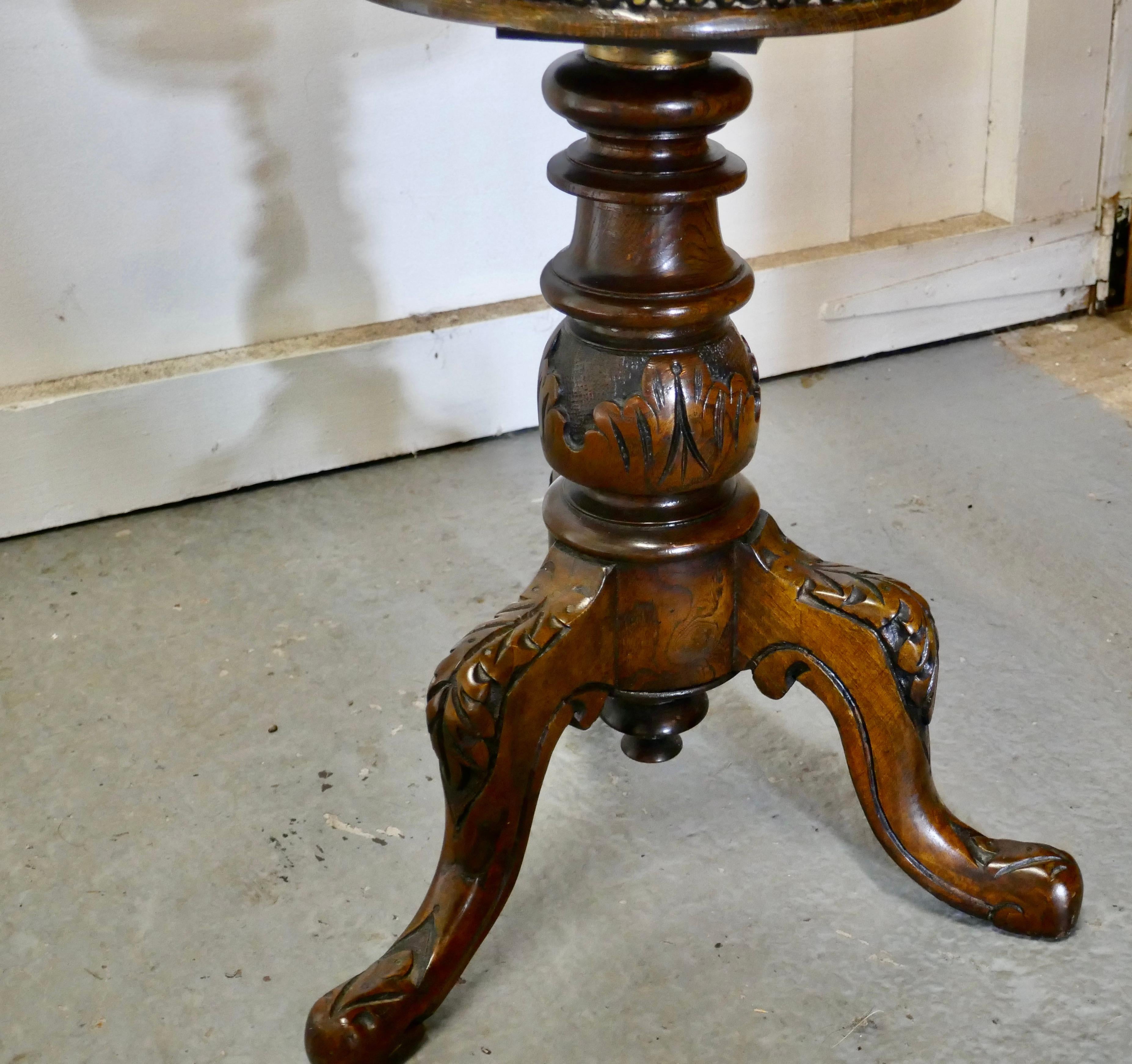 19th Century Elegant Victorian Walnut and Leather Stool For Sale