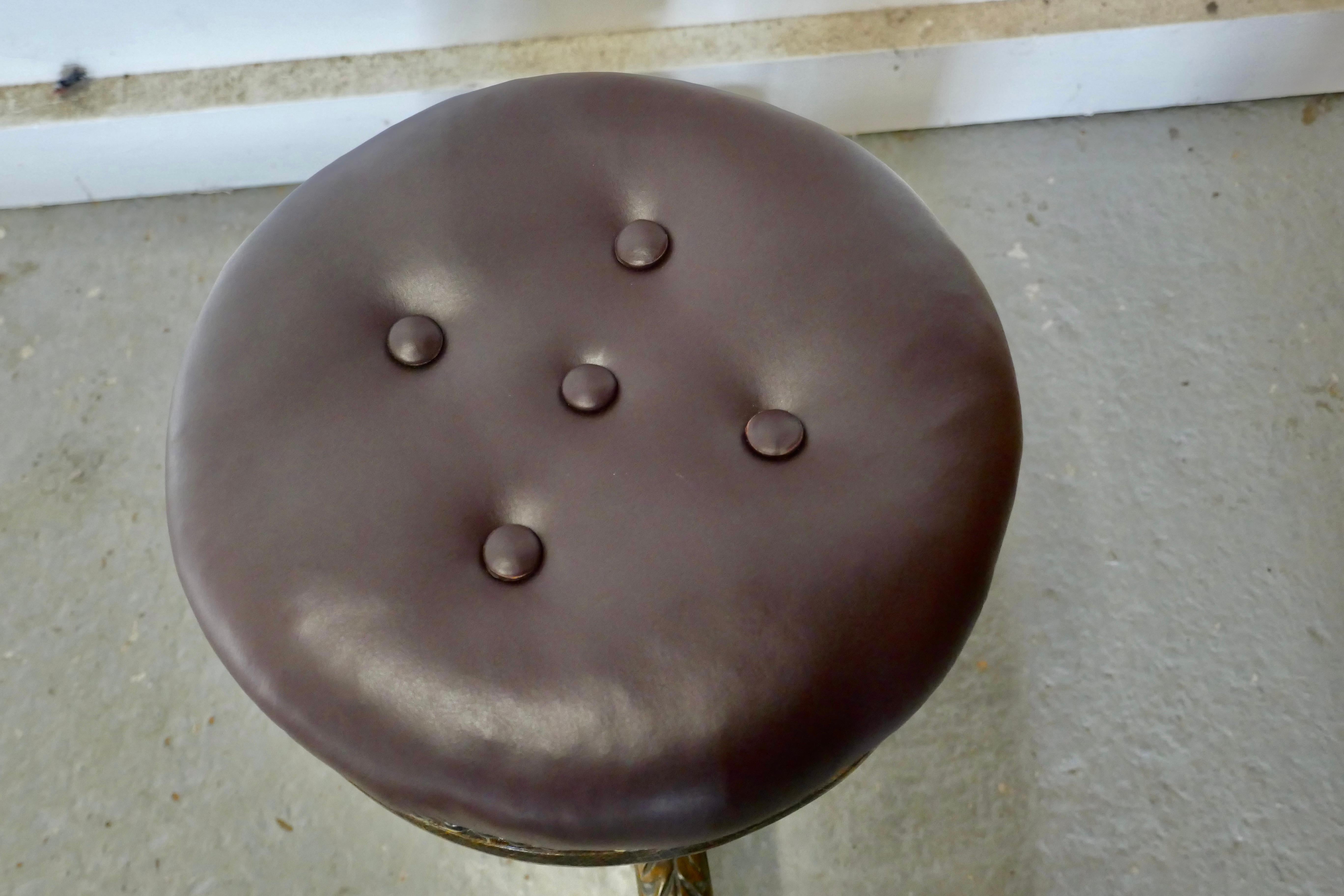Elegant Victorian Walnut and Leather Stool For Sale 1