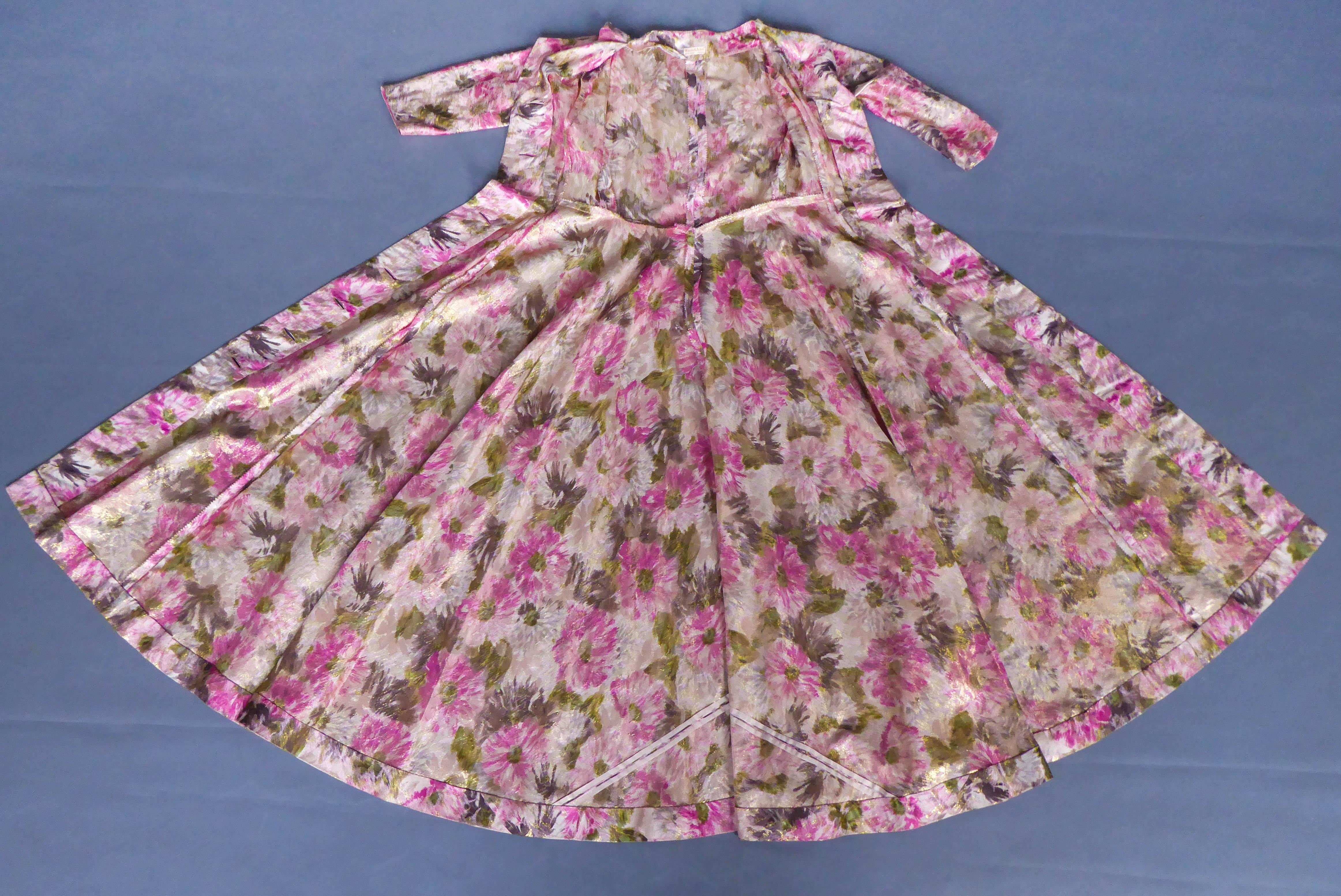 Robe de soirée en lamé d'or et fleurs d'Elizabeth Arden, Circa 1950 en vente 5