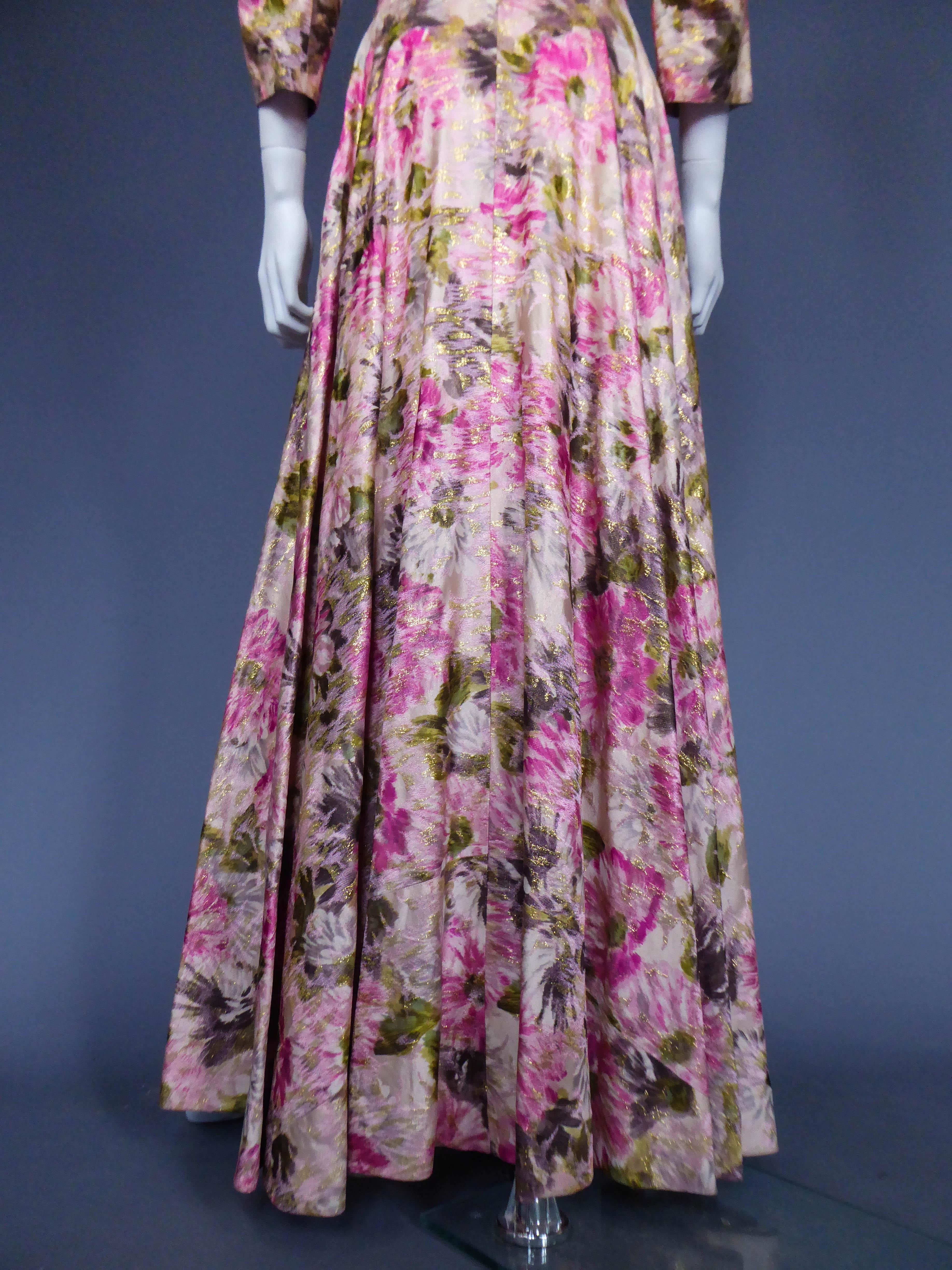 Robe de soirée en lamé d'or et fleurs d'Elizabeth Arden, Circa 1950 en vente 8