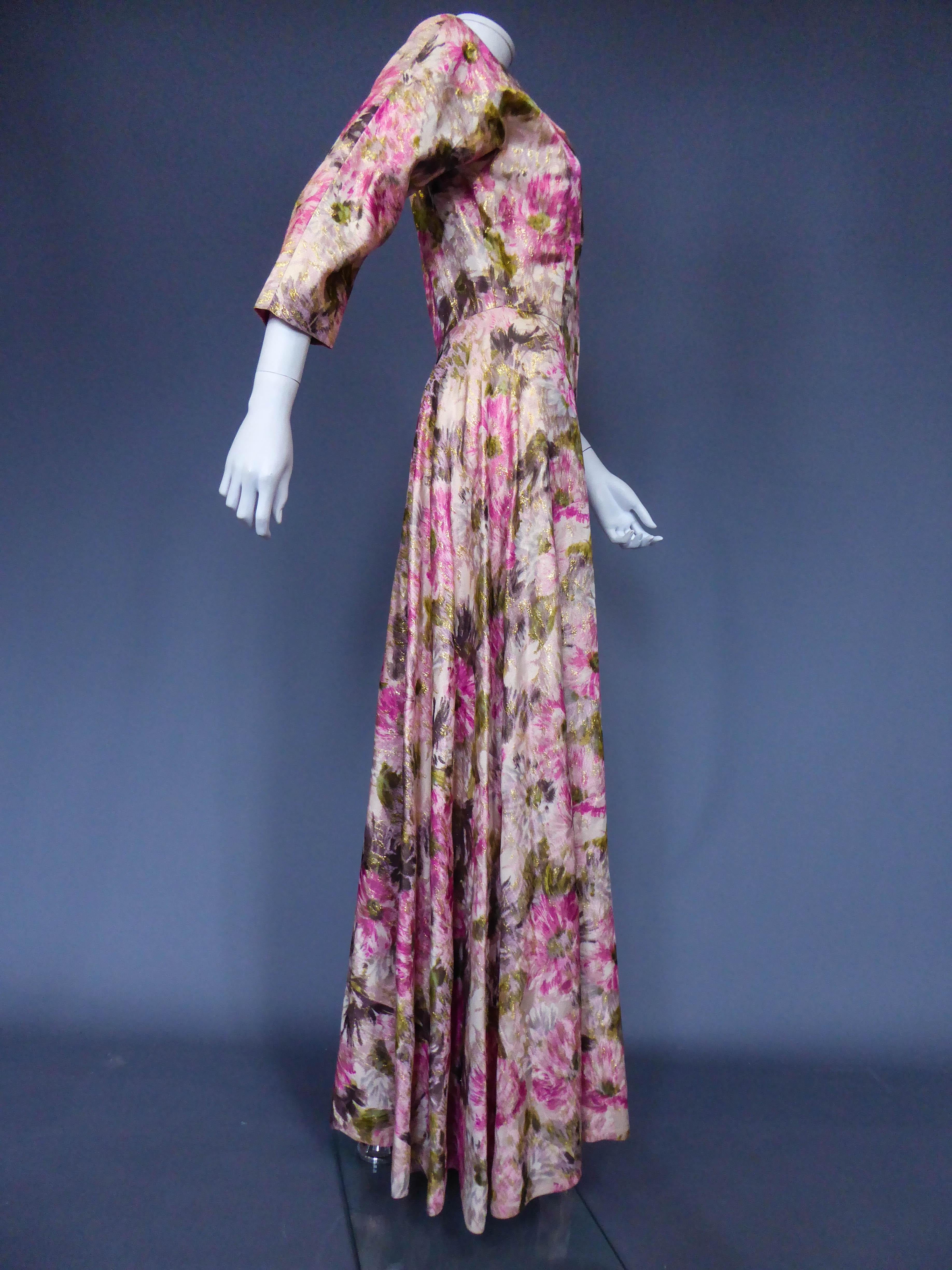 Robe de soirée en lamé d'or et fleurs d'Elizabeth Arden, Circa 1950 en vente 9