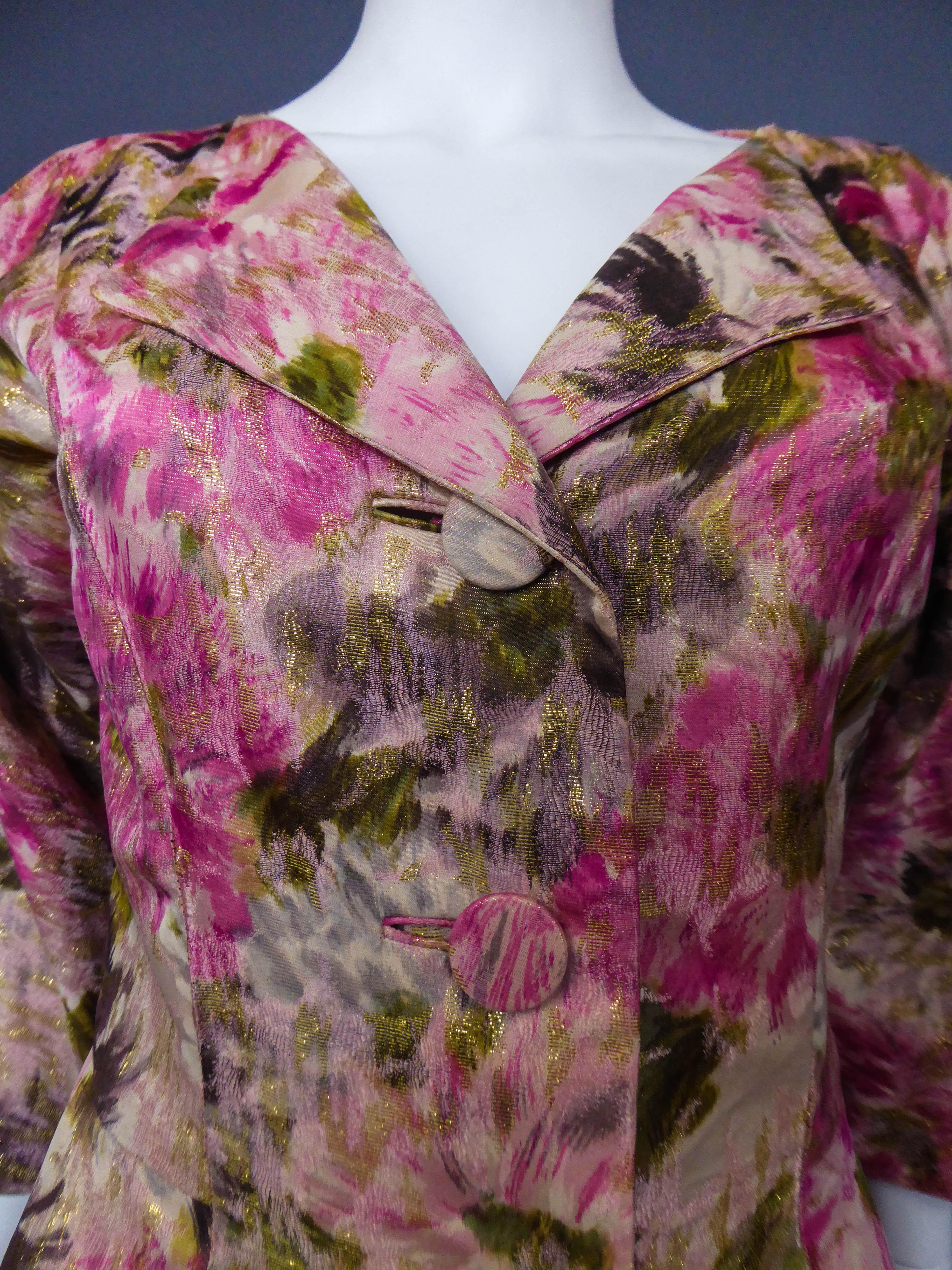 Marron Robe de soirée en lamé d'or et fleurs d'Elizabeth Arden, Circa 1950 en vente