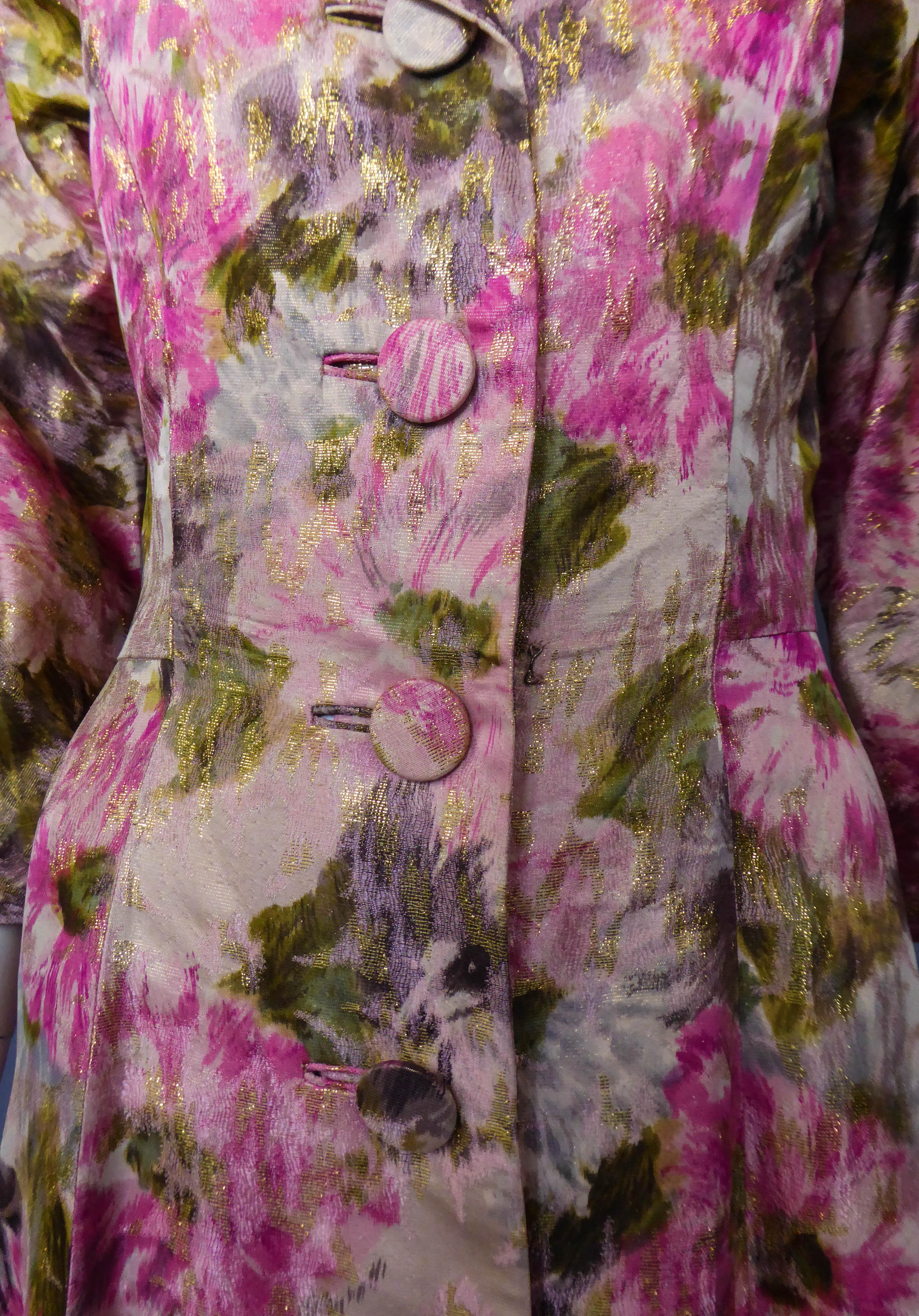 Robe de soirée en lamé d'or et fleurs d'Elizabeth Arden, Circa 1950 en vente 4