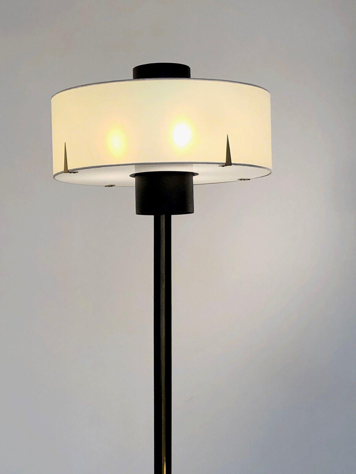 Mid-Century Modern A MID-CENTURY-MODERN MODERNIST Tripod FLOOR LAMP de MAISON ARLUS, France 1950 en vente