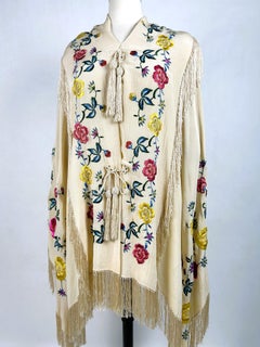 An embroidered chinese silk crepe Visite shawl – Asia, for export, circa 1900