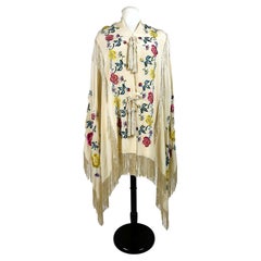 An embroidered chinese silk crepe Visite shawl – Asia, for export, circa 1900