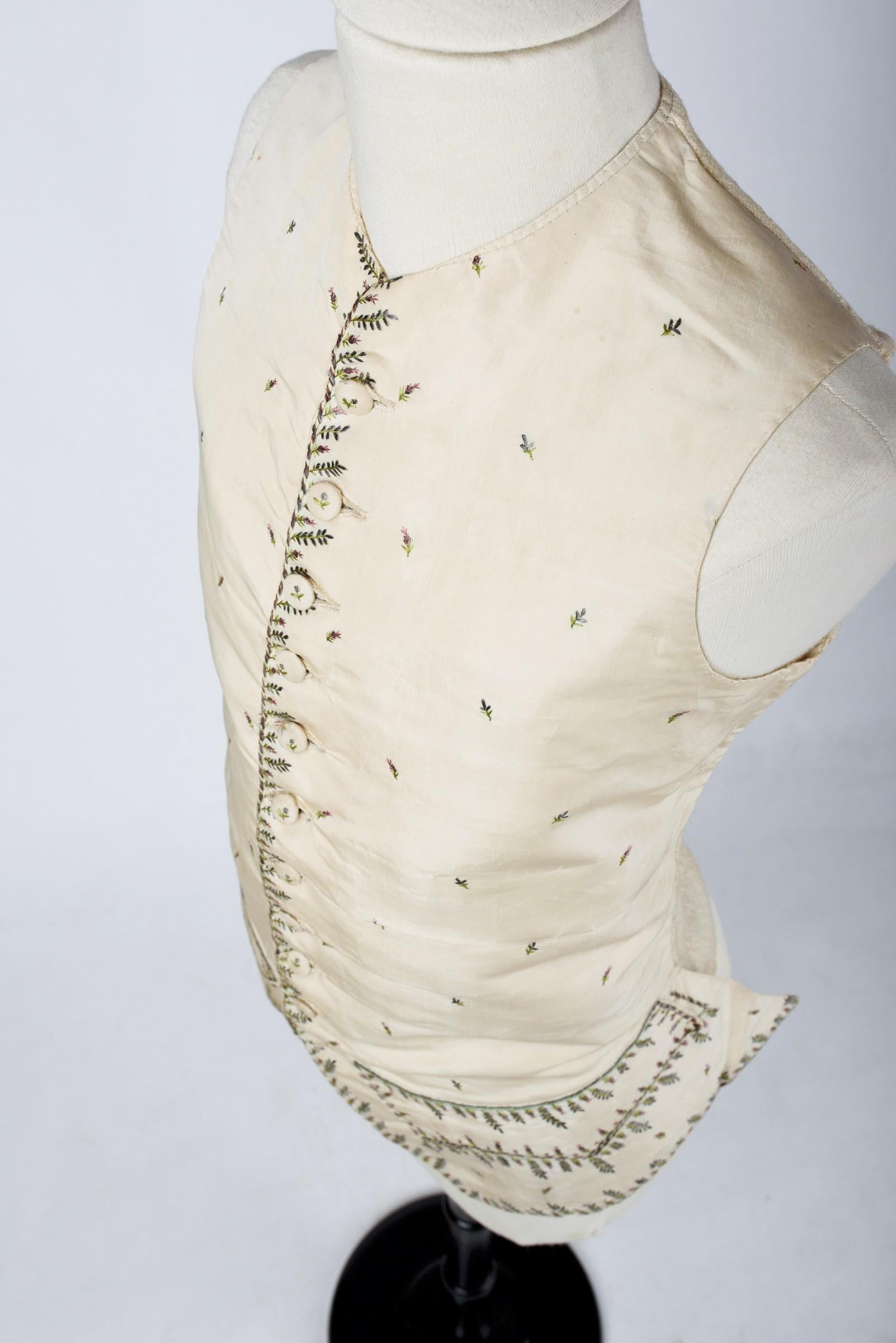 An Embroidered Cream Gros de Tours Waistcoat period Louis XVI France Circa 1785 For Sale 4