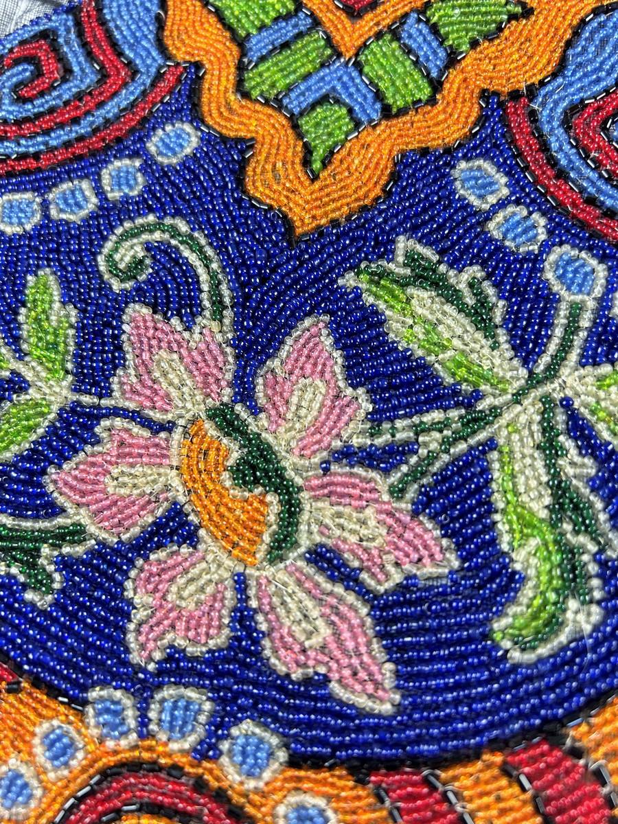 An Embroidered Glass Beaded Purse - Art Deco - French Circa 1925 In Fair Condition For Sale In Toulon, FR