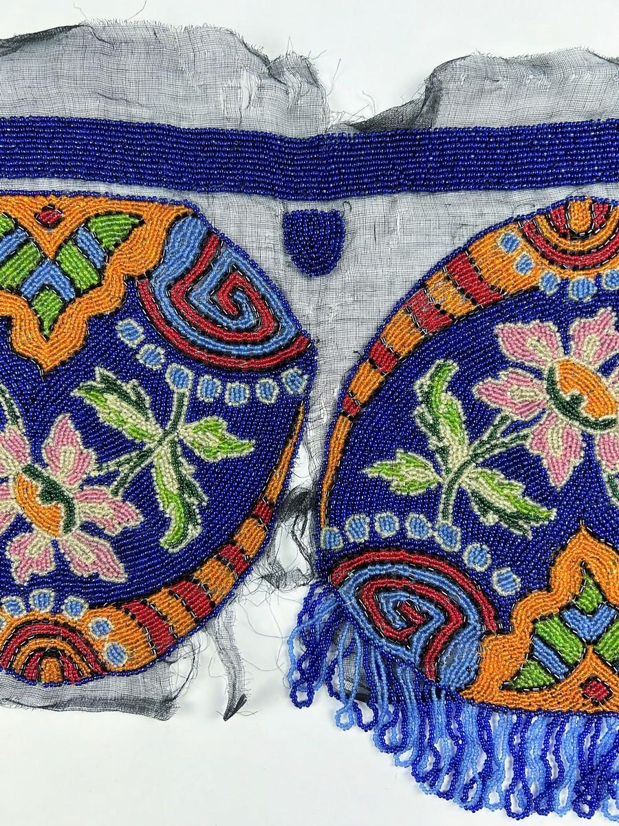 Women's or Men's An Embroidered Glass Beaded Purse - Art Deco - French Circa 1925 For Sale