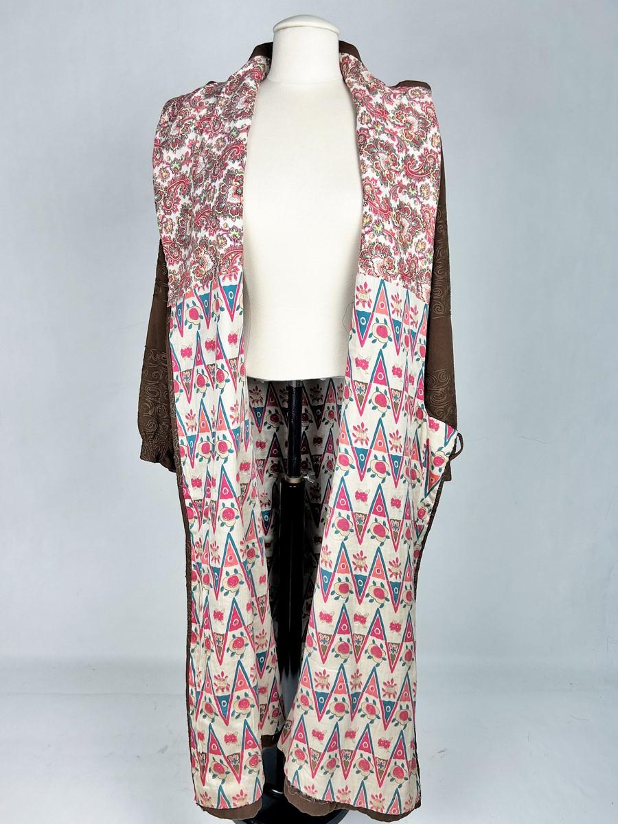 Un abrigo de lana bordada, forro estampado de Atelier Martine - Francia C. 1920 en venta 6