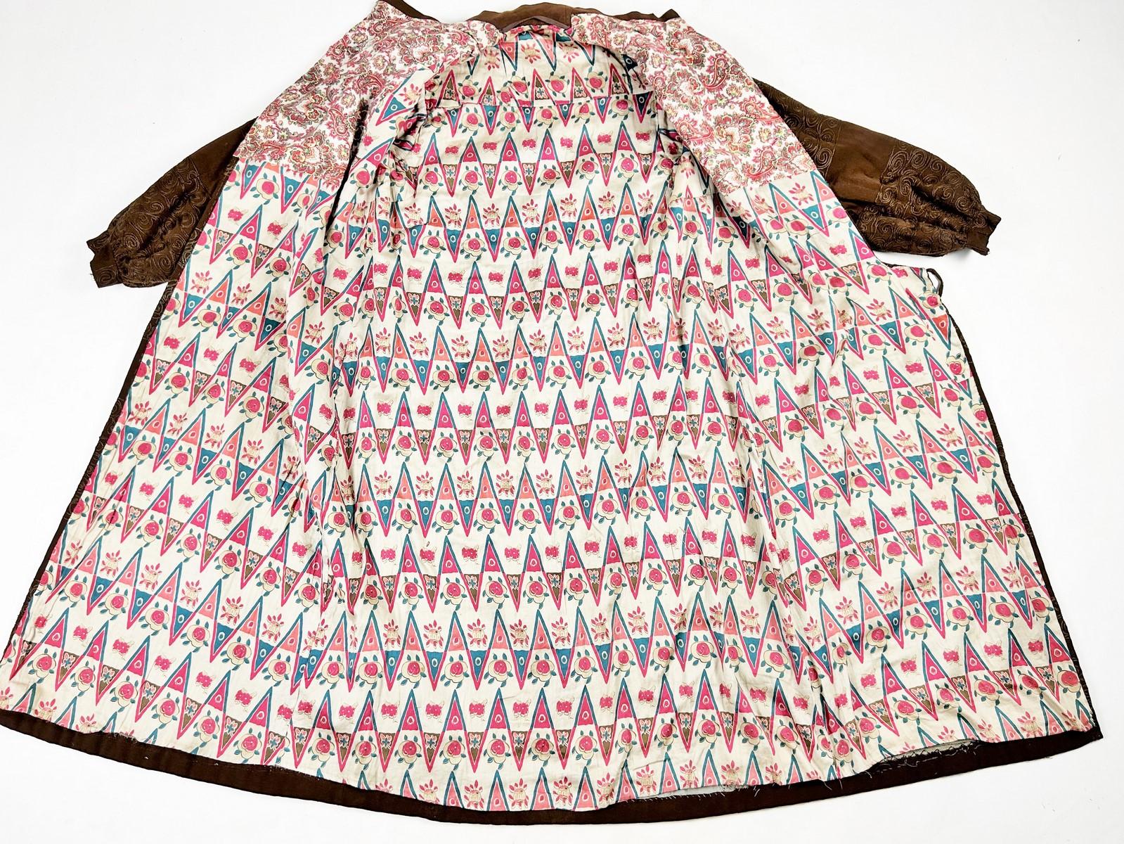 Un abrigo de lana bordada, forro estampado de Atelier Martine - Francia C. 1920 en venta 8