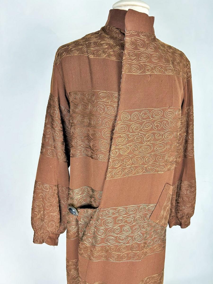 Un abrigo de lana bordada, forro estampado de Atelier Martine - Francia C. 1920 en Bueno estado para la venta en Toulon, FR