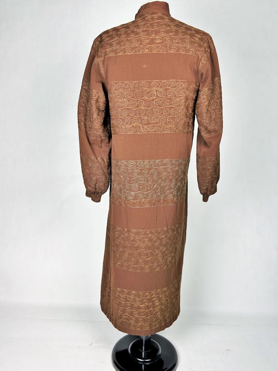 Un abrigo de lana bordada, forro estampado de Atelier Martine - Francia C. 1920 en venta 1