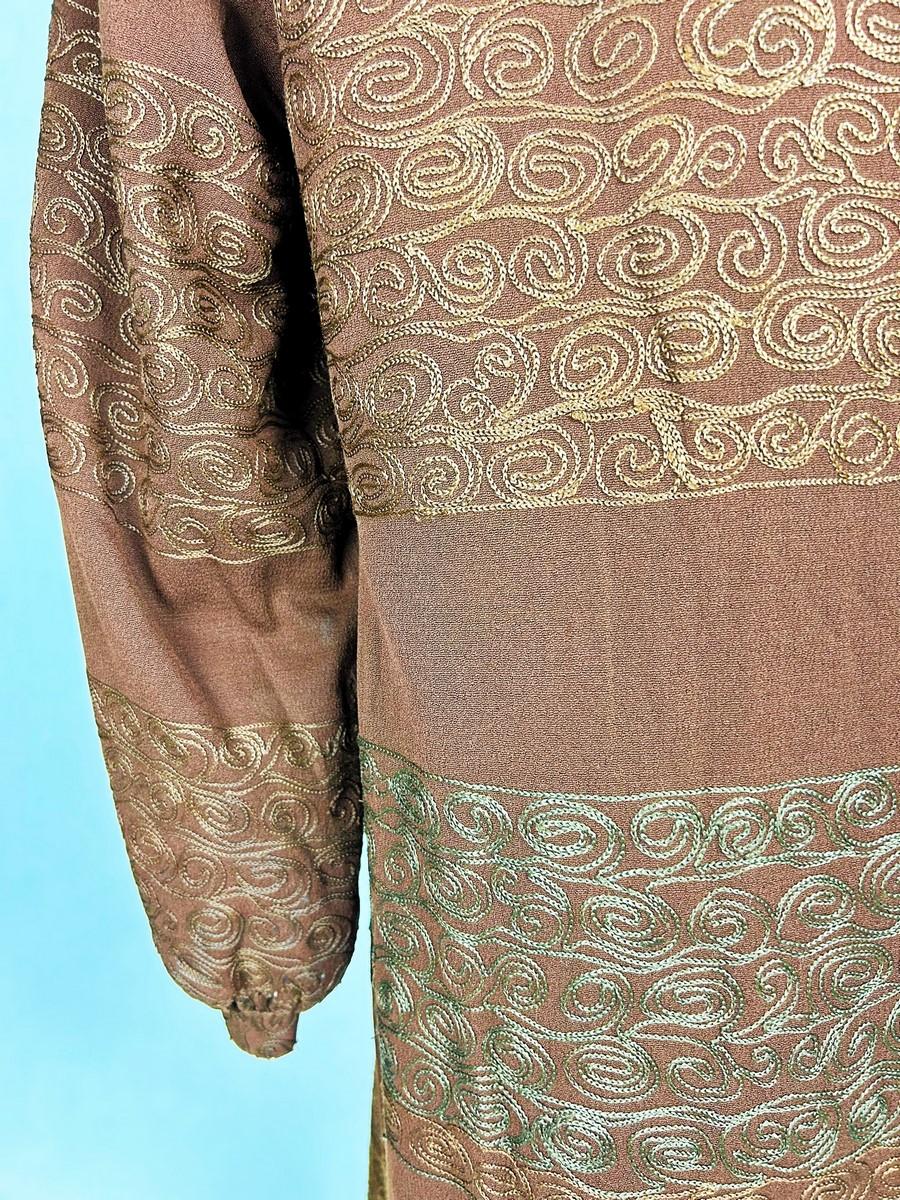 Un abrigo de lana bordada, forro estampado de Atelier Martine - Francia C. 1920 en venta 2