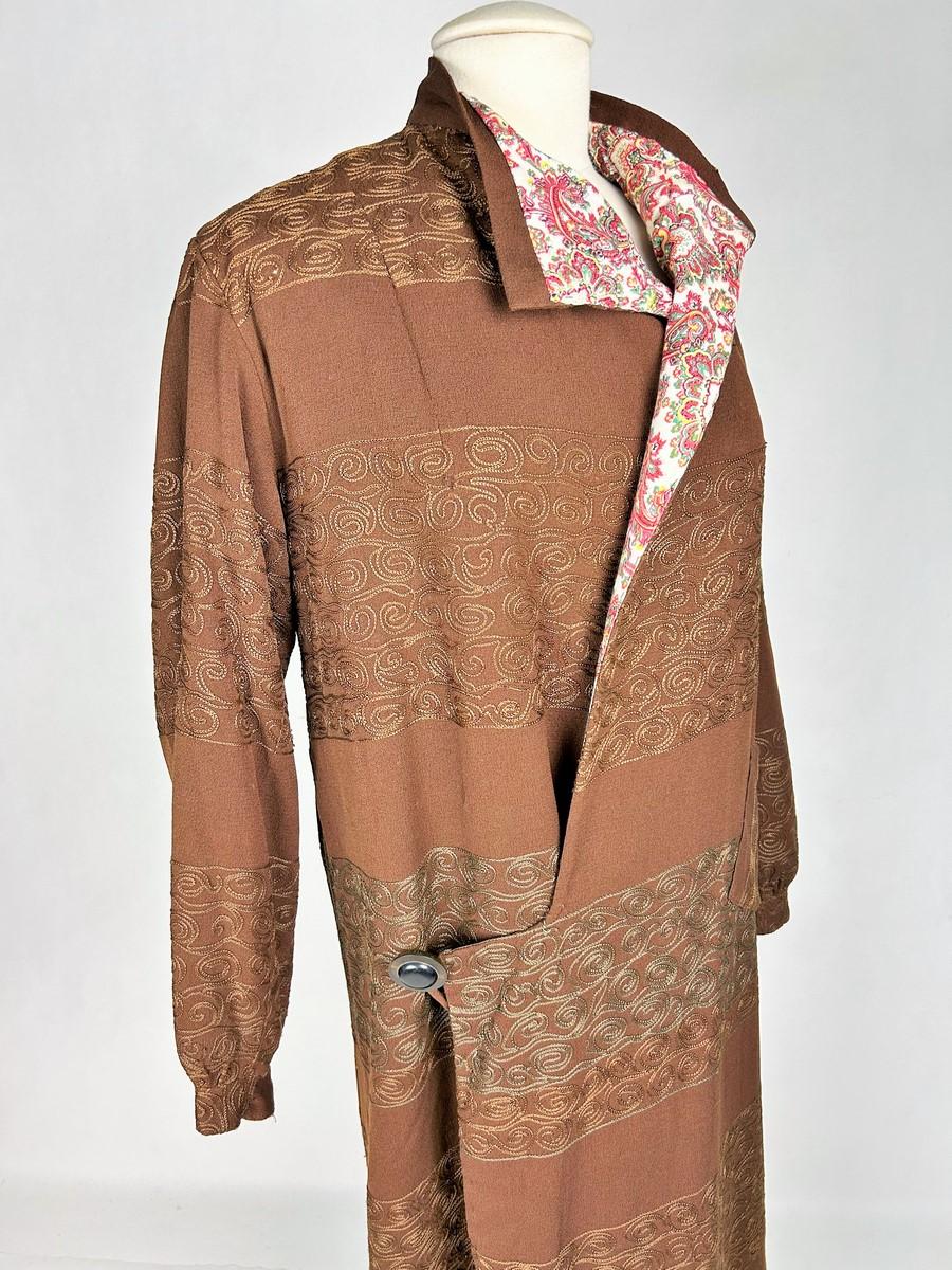 Un abrigo de lana bordada, forro estampado de Atelier Martine - Francia C. 1920 en venta 3