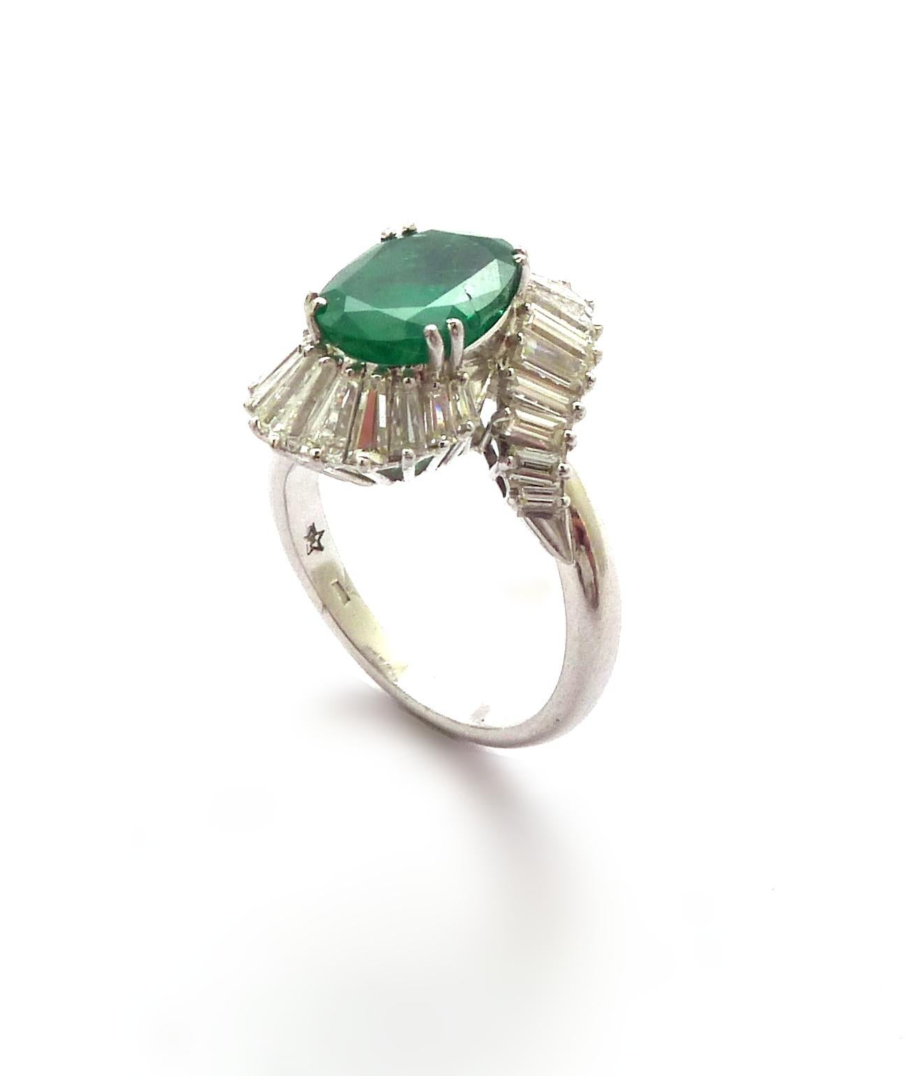 Oval Cut Emerald 2.78 Carat and Baguette-Cut Diamond 1.77 Ct Ballerina Ring in Platinum For Sale