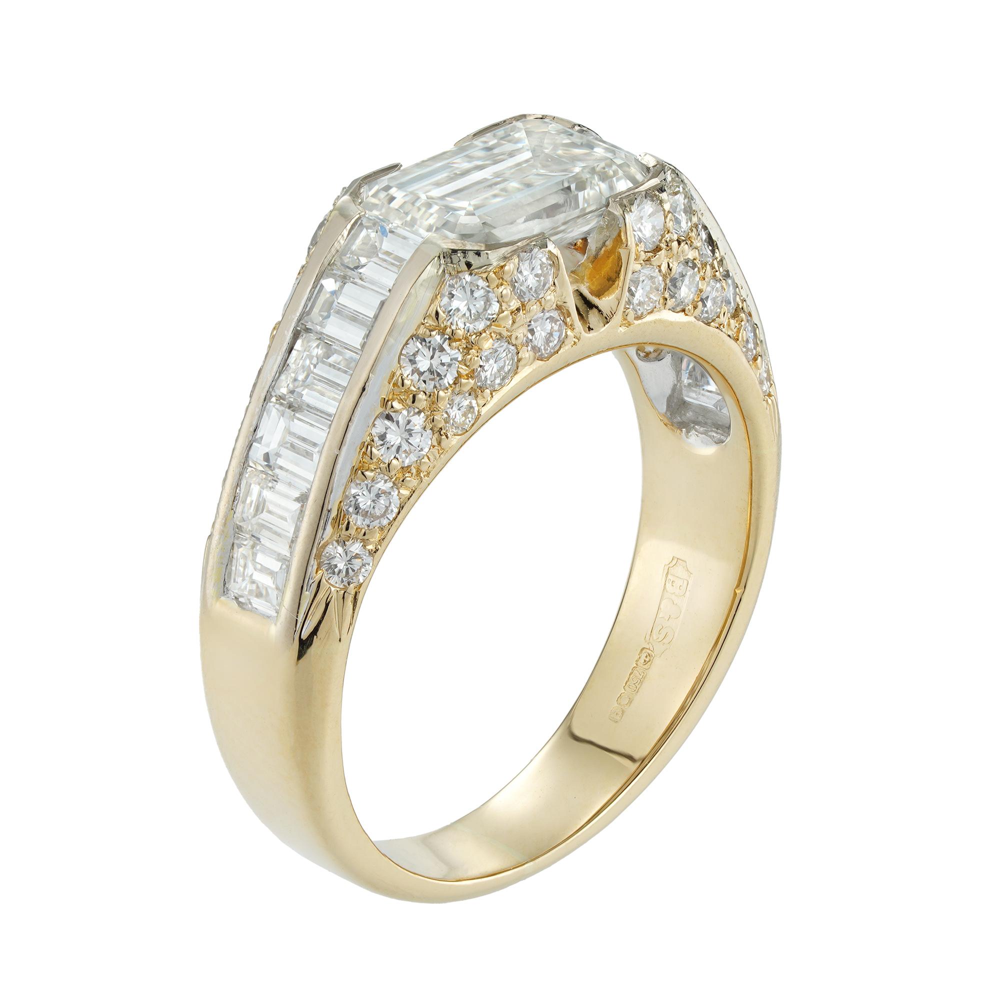 An emerald-cut diamond ring, the emerald-cut diamond weighing 1.16 carats of L colour and VVS2 clarity, accompanied by De Beers Grading Report, set with six baguette-cut diamonds on each shoulder and pave-set sides, all diamonds weighing an