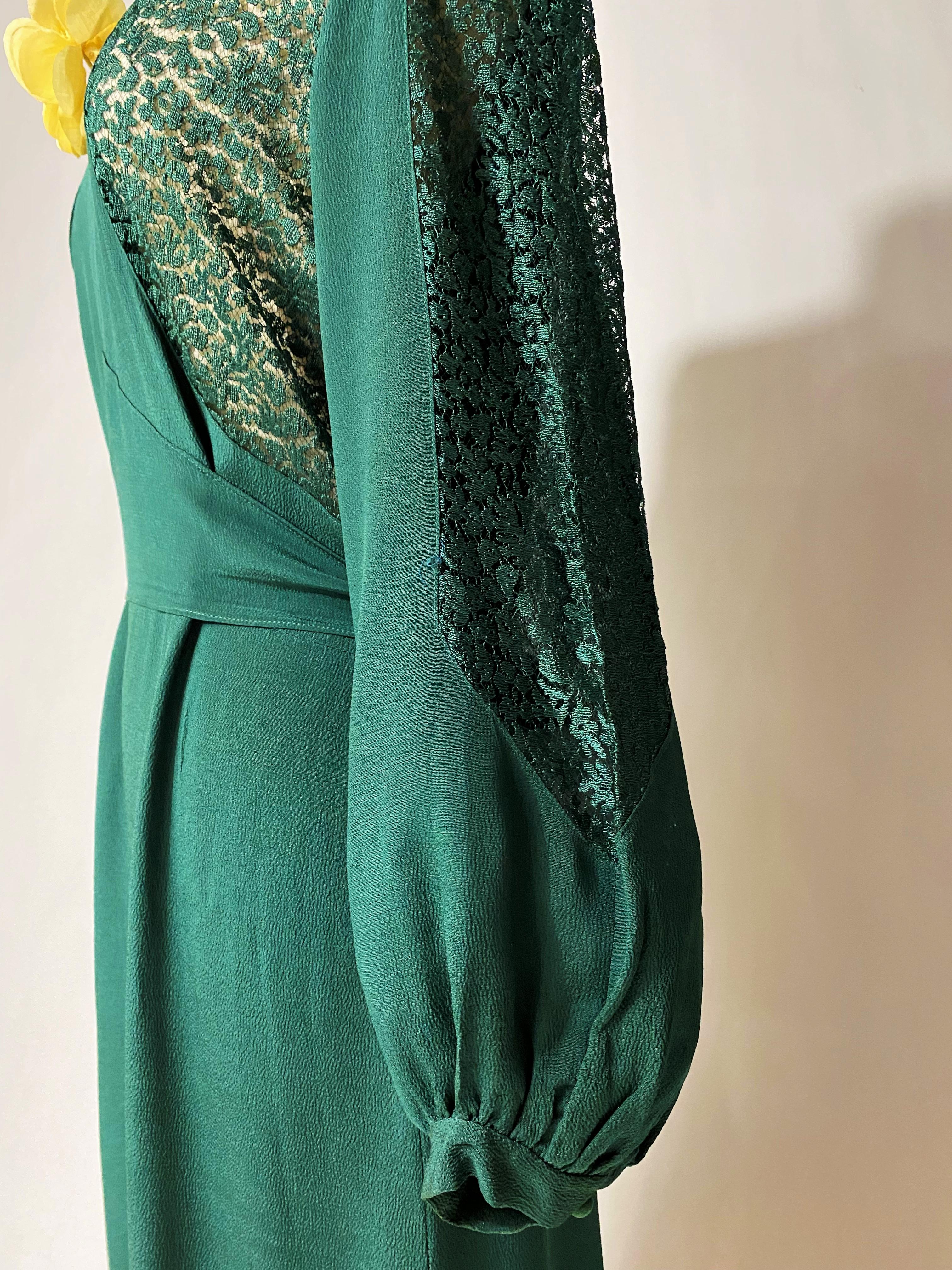 An Emerald green crepe and lace evening dress- France Circa 1940 For Sale 5