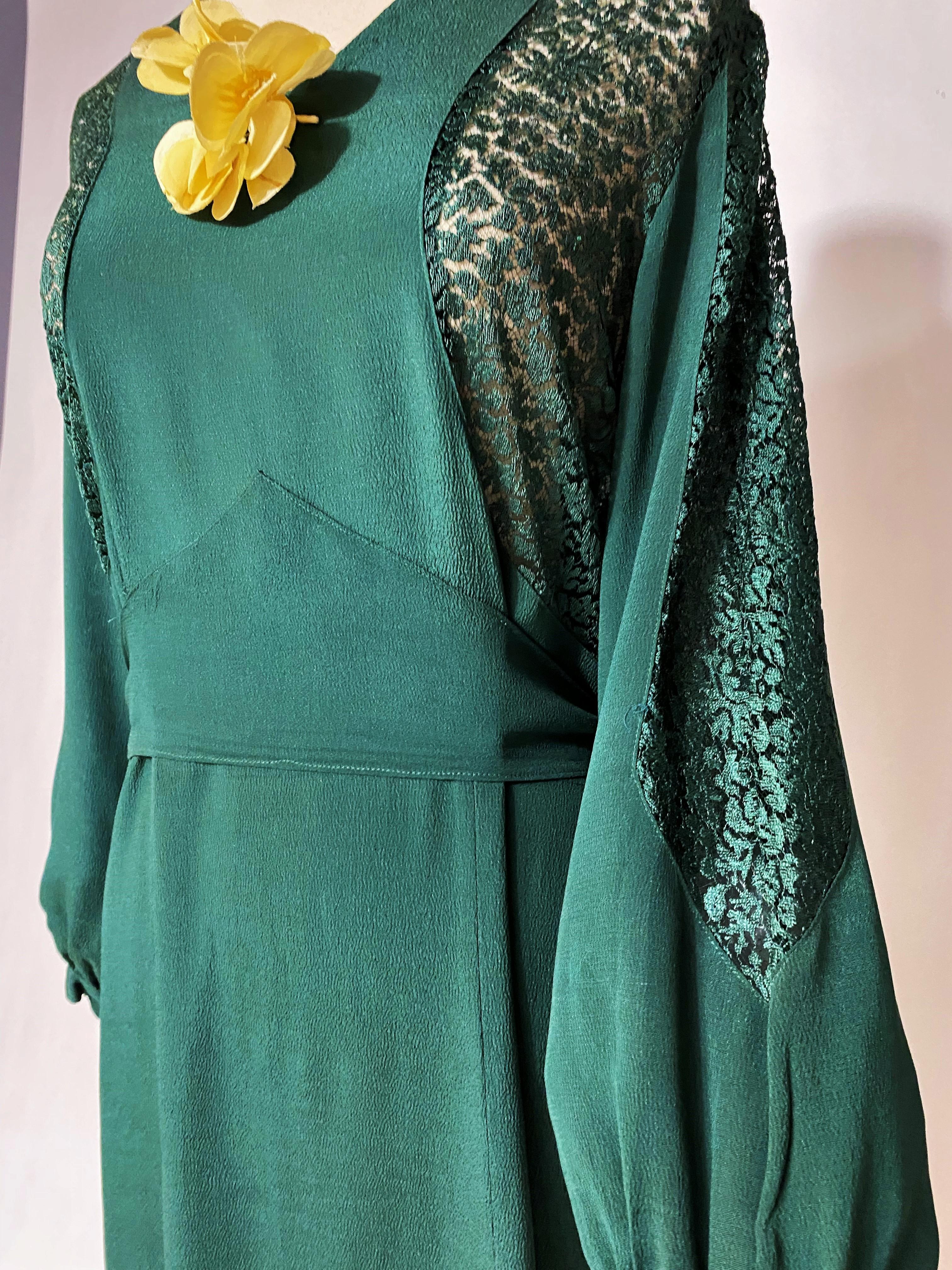 An Emerald green crepe and lace evening dress- France Circa 1940 For Sale 4