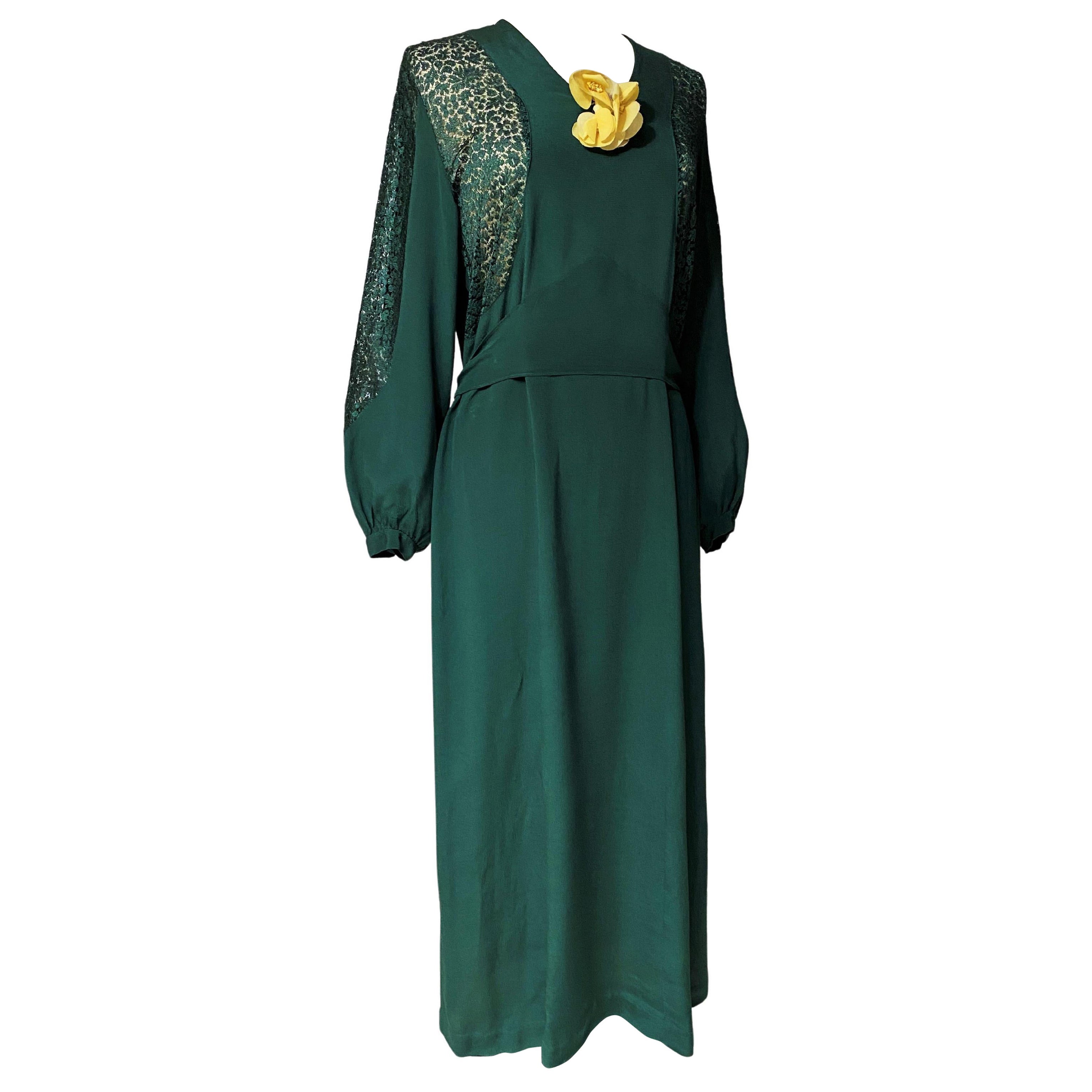 Smaragdgrünes Abendkleid aus Crêpe und Spitze - Frankreich um 1940