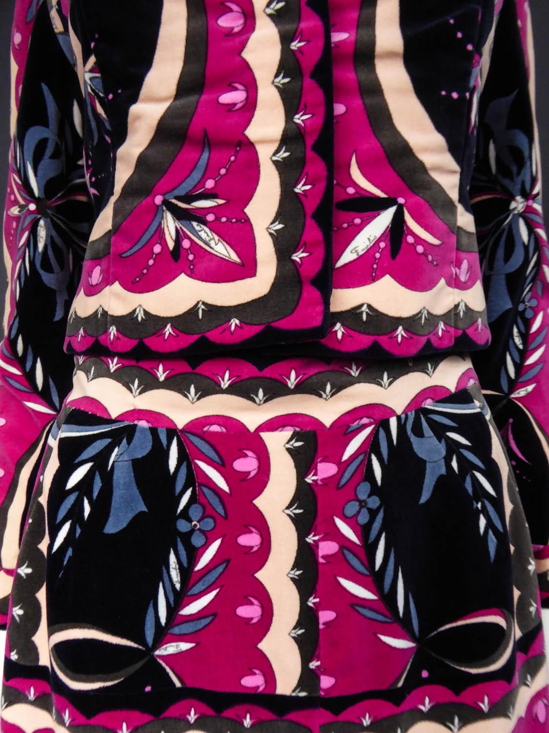 Emilio Pucci Bedruckte Jacke und Rock aus Samt, CIRCA 1970 im Angebot 8