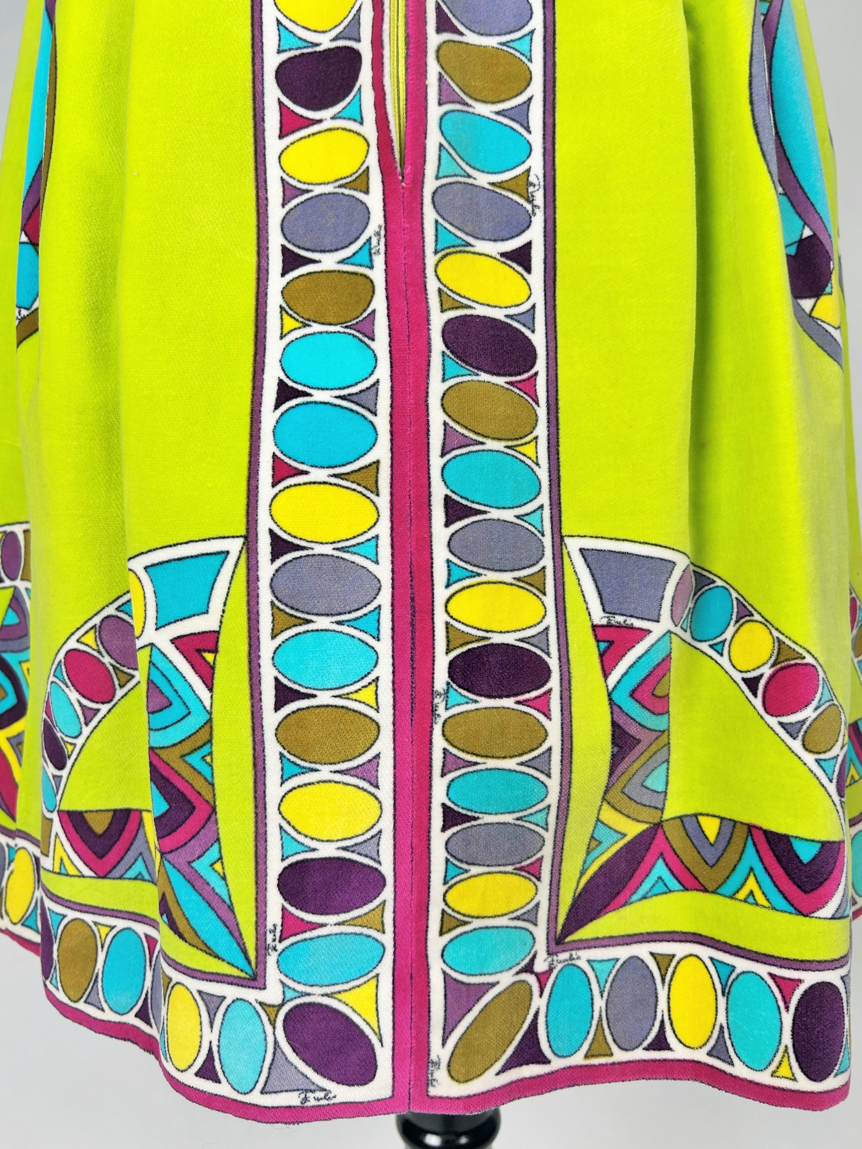 Ein Emilio Pucci bedrucktes Samtkleidchen - Italien CIRCA 1970-1975 im Angebot 5