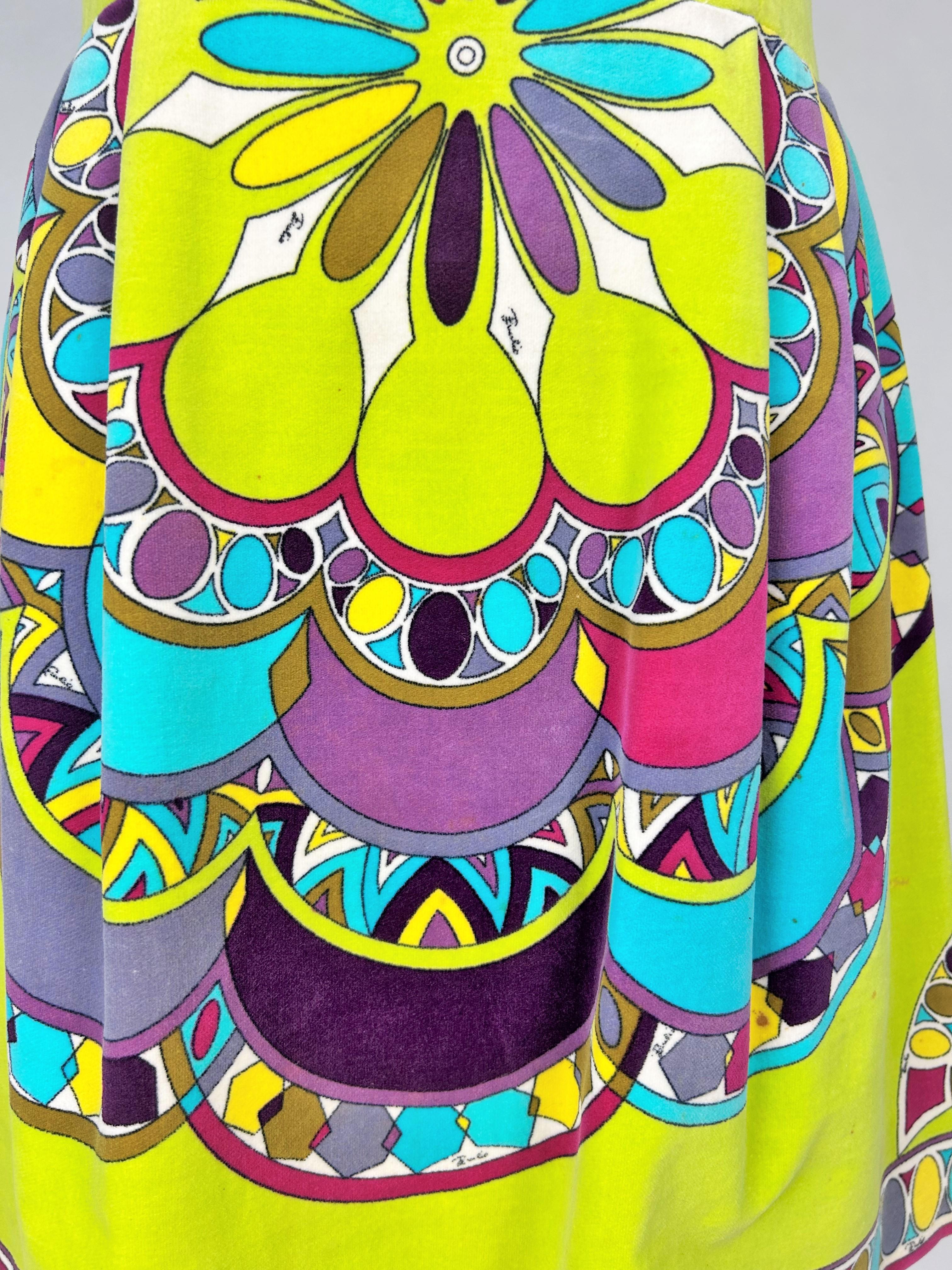 Ein Emilio Pucci bedrucktes Samtkleidchen - Italien CIRCA 1970-1975 im Angebot 6